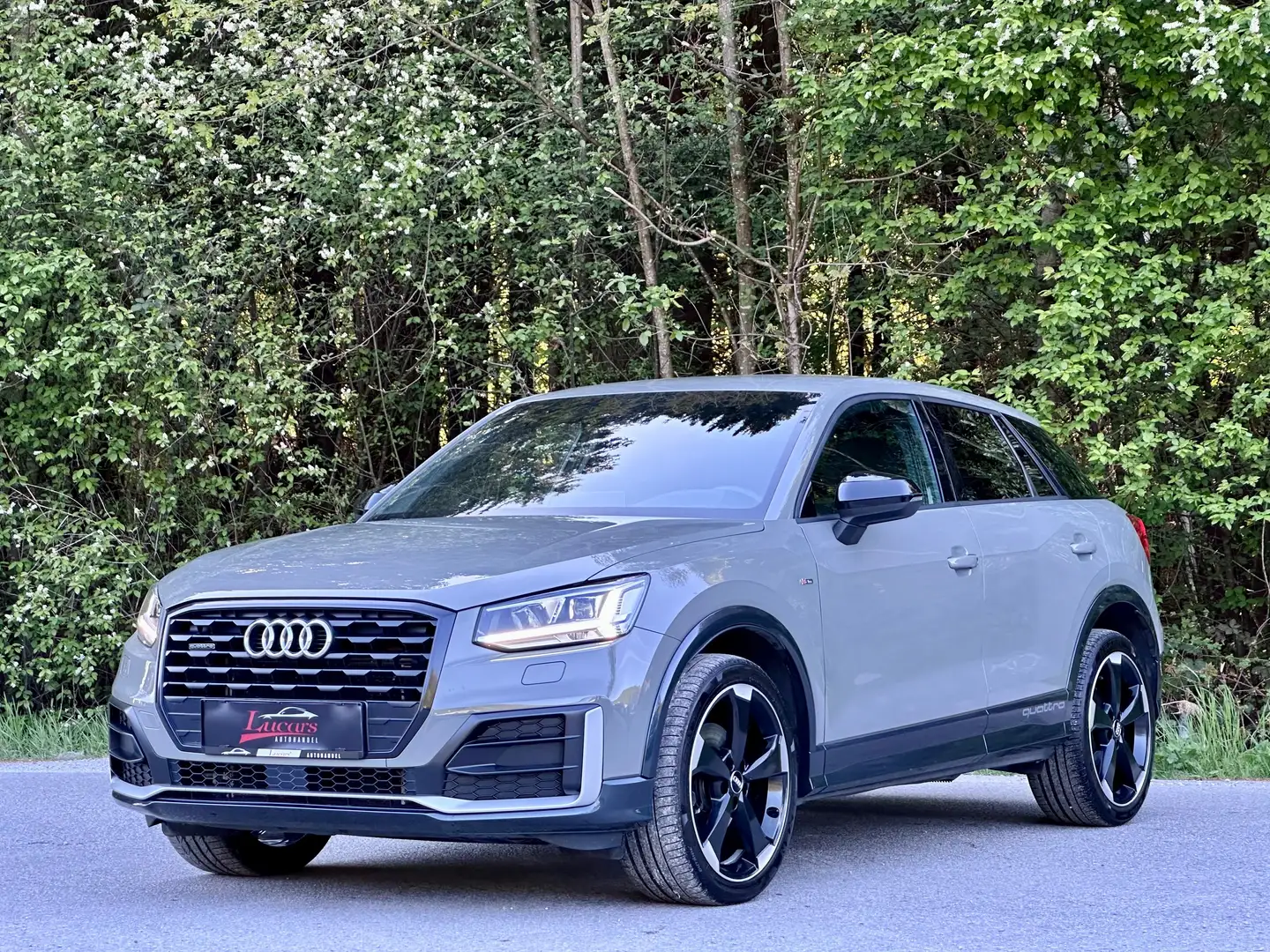 Audi Q2 quattro sport SLINE 2.0TDI Aut *VIRTUAL*NAVI*LEDER Grau - 1