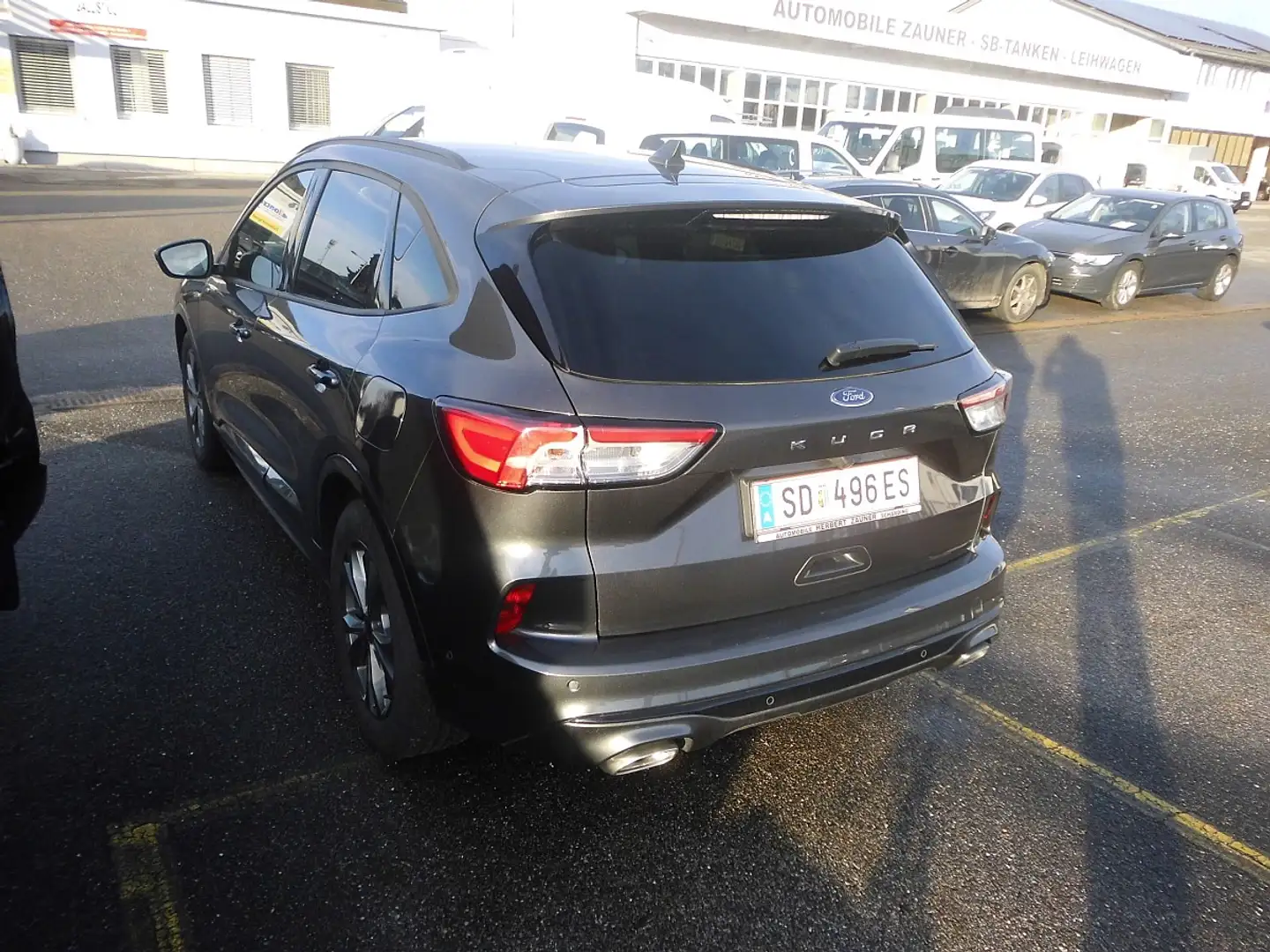 Ford Kuga 2,0 TDCi ST-Line Aut. Grau - 2