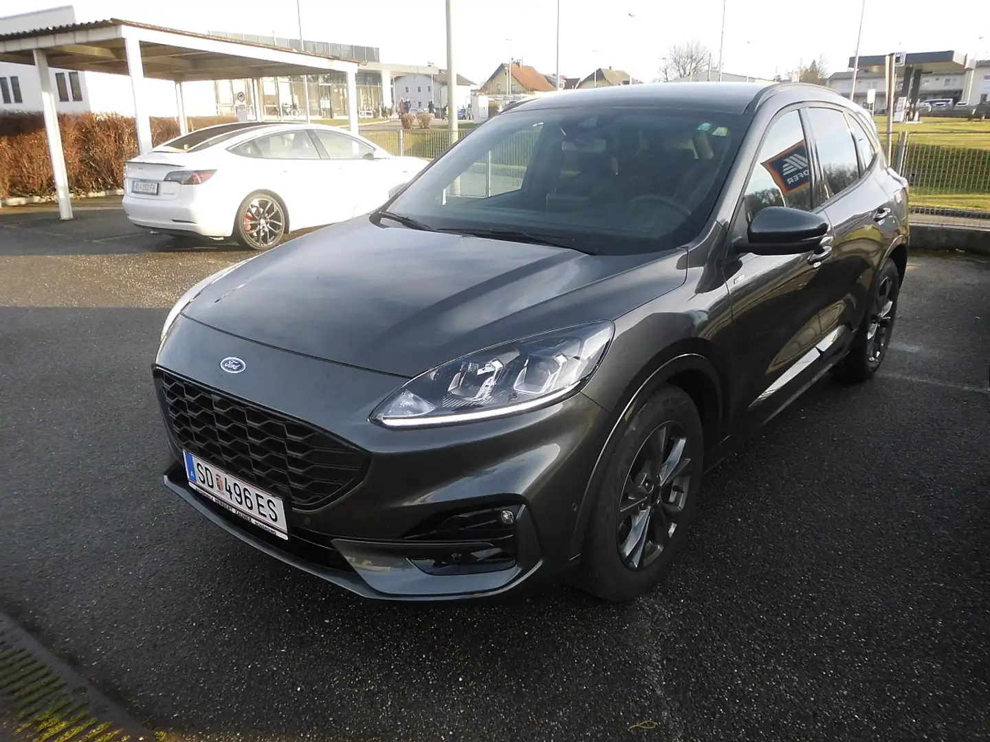 Ford Kuga 2,0 TDCi ST-Line Aut. Grau - 1