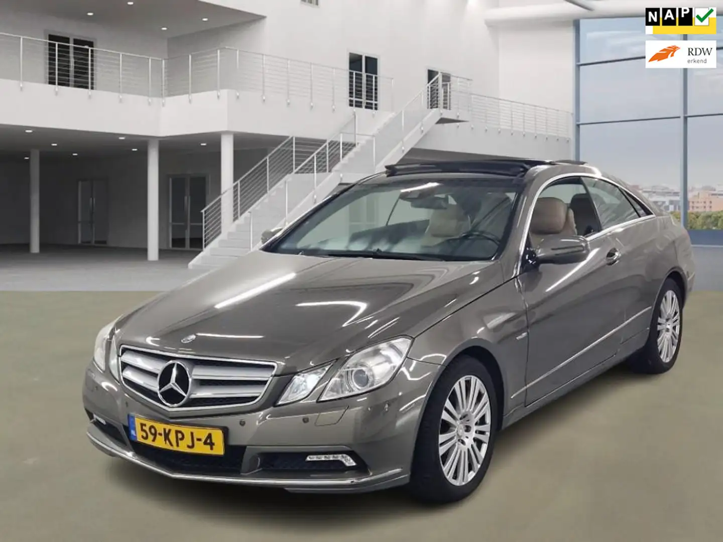 Mercedes-Benz E 250 Coupé CGI Avantgarde|AUT|PANO|XENON|PSENSOR|LEDER| Gris - 1