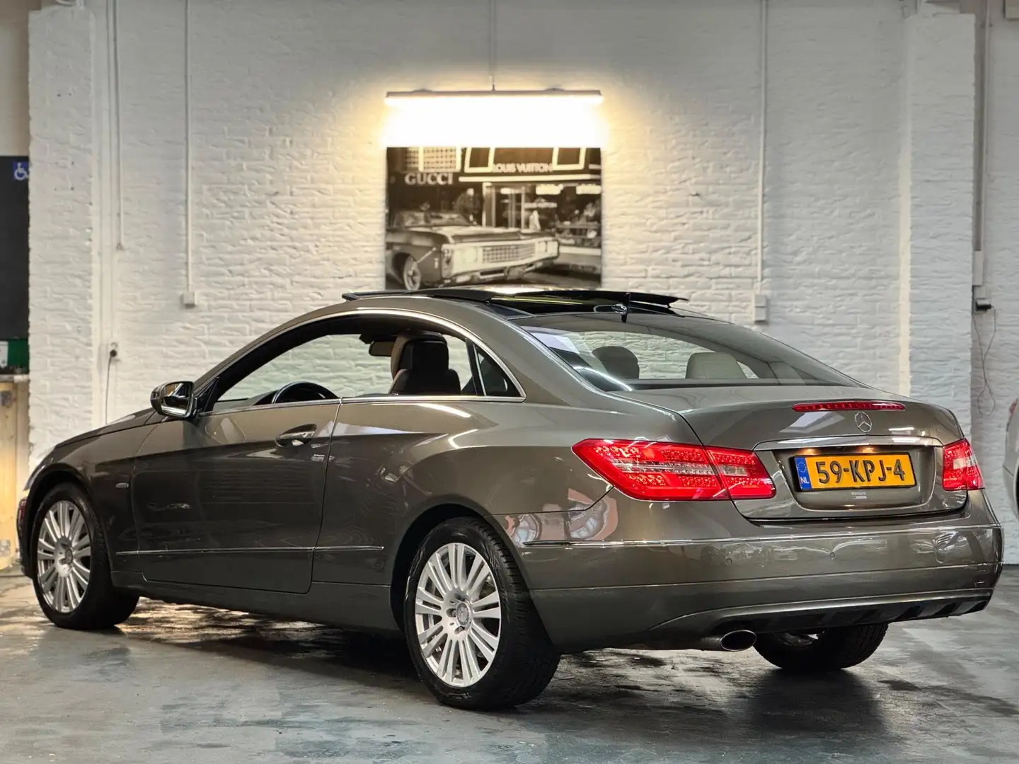 Mercedes-Benz E 250 Coupé CGI Avantgarde|AUT|PANO|XENON|PSENSOR|LEDER| Grijs - 2