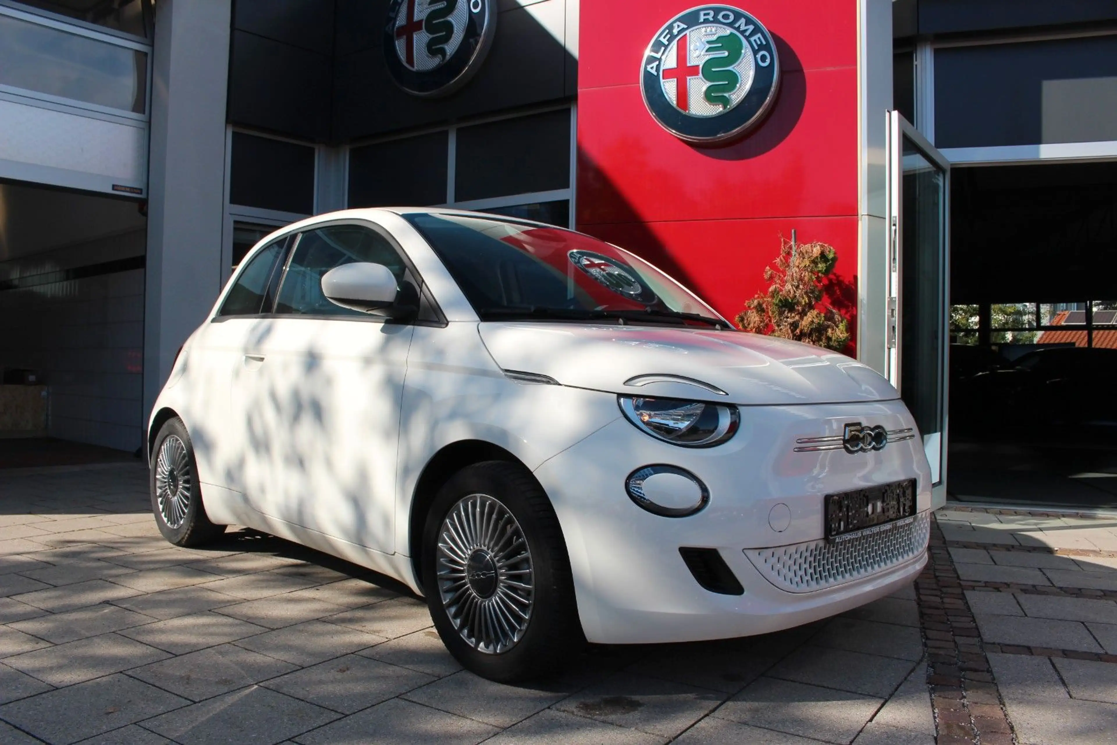 Fiat 500e CARPLAY/ SOH 96,5% — photo 3