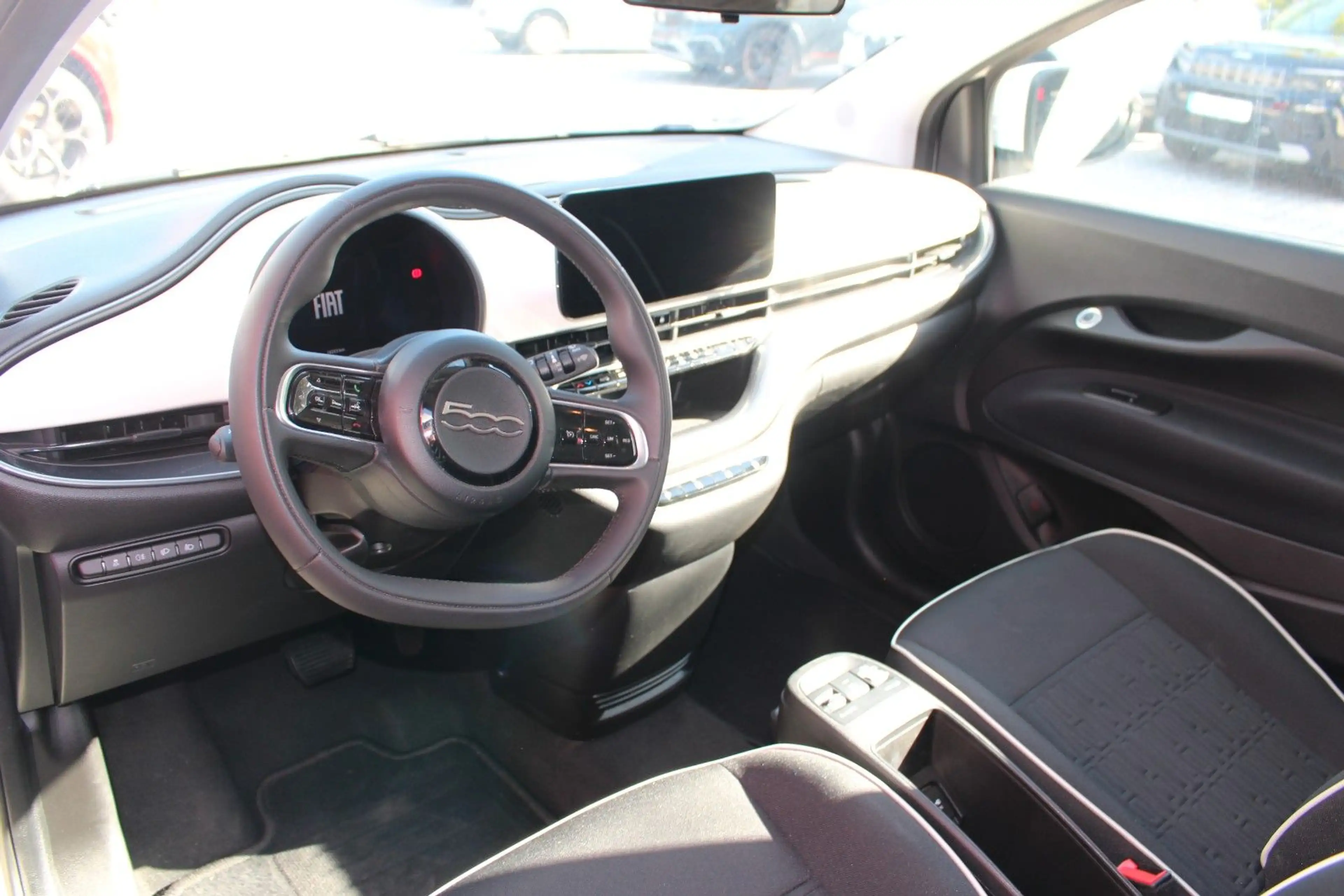 Fiat 500e CARPLAY/ SOH 96,5% — photo 11