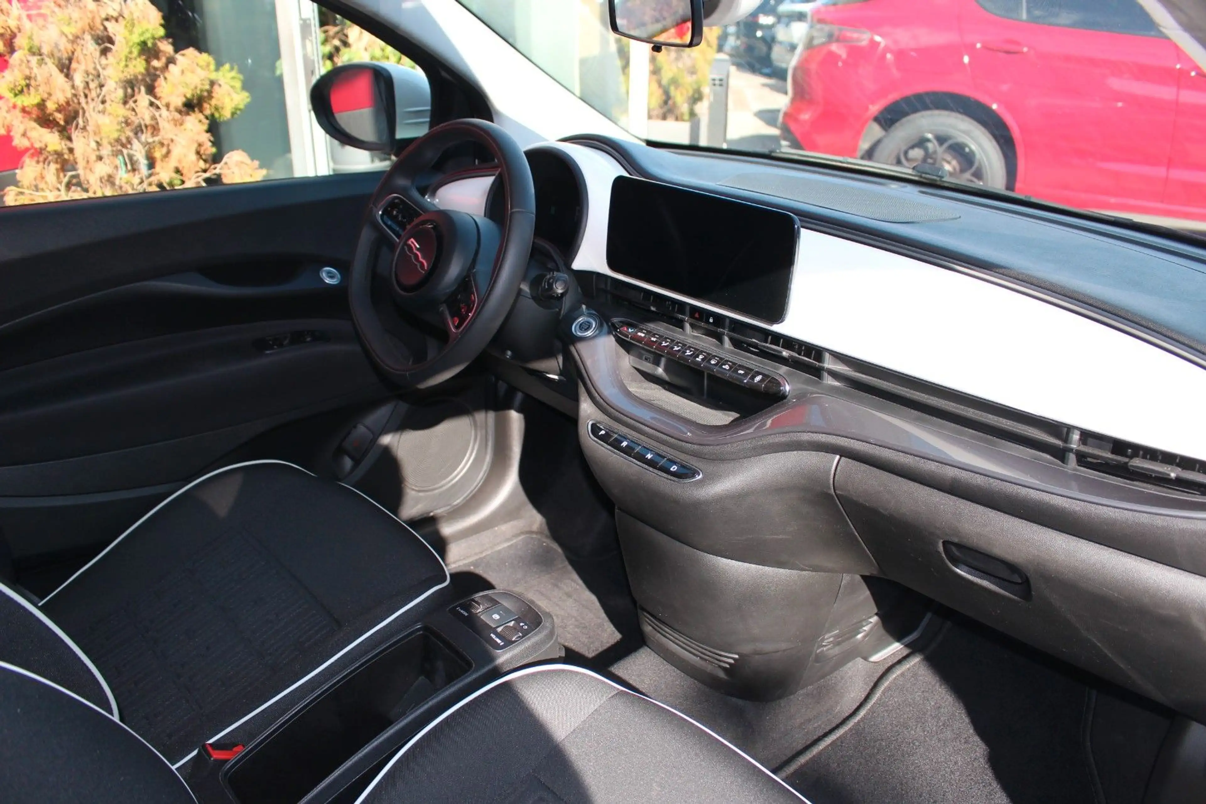 Fiat 500e CARPLAY/ SOH 96,5% — photo 6