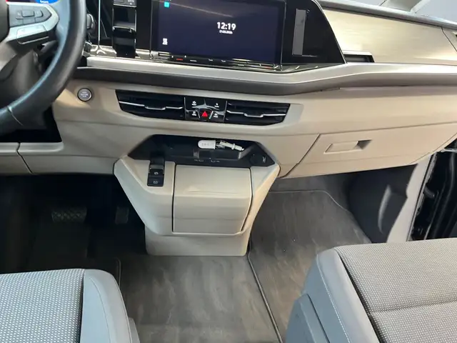 Volkswagen Multivan view 9
