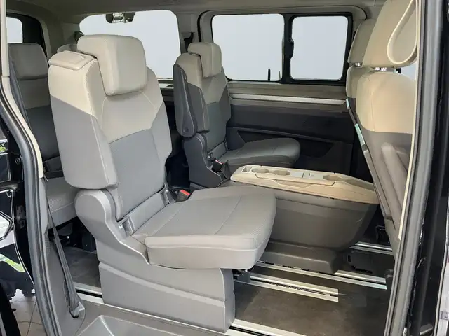Volkswagen Multivan view 11