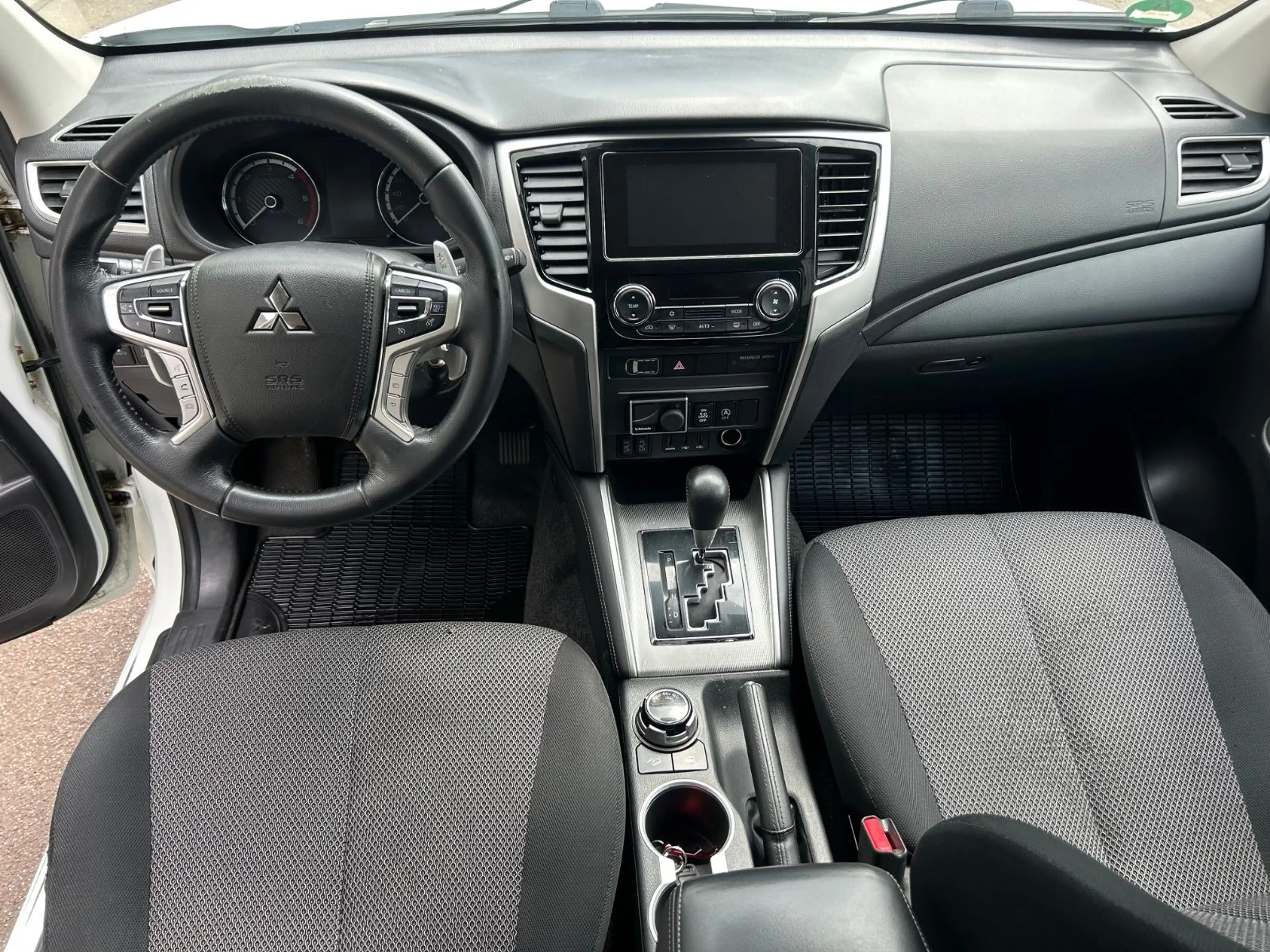 Mitsubishi L200 Plus Doppelkabine 4WD Kamera Standhzg Autom — photo 11