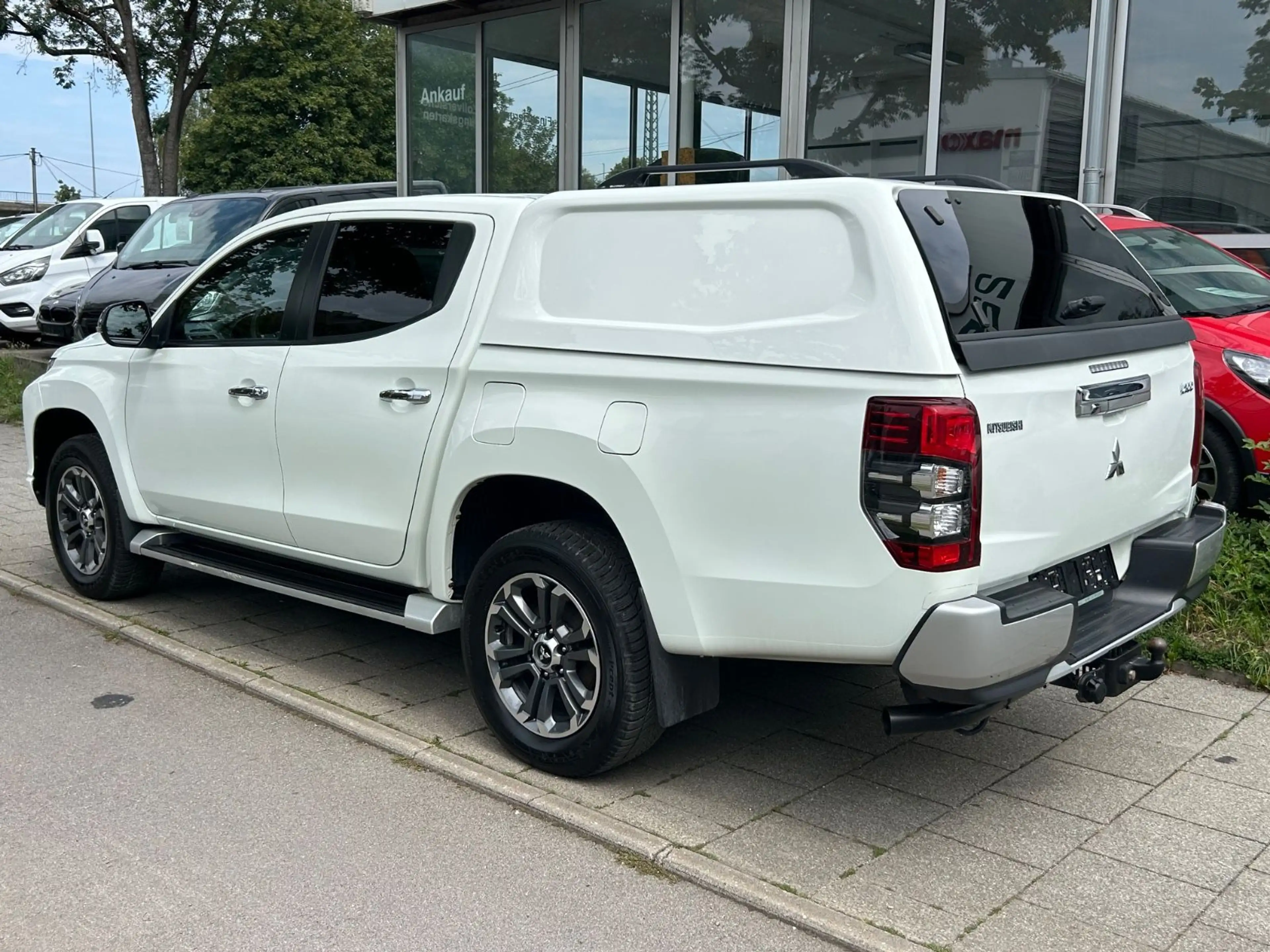 Mitsubishi L200 Plus Doppelkabine 4WD Kamera Standhzg Autom — photo 5