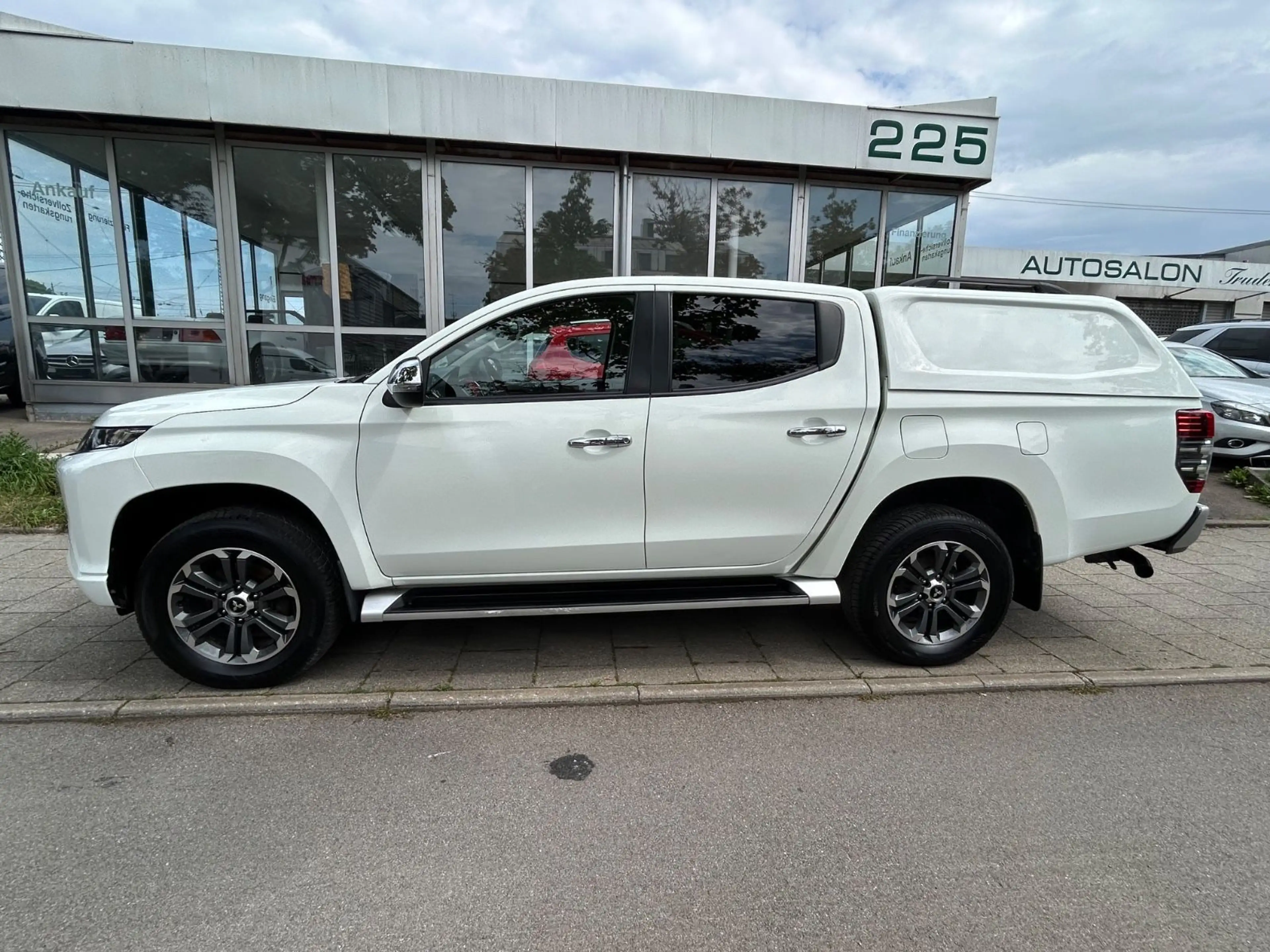Mitsubishi L200 Plus Doppelkabine 4WD Kamera Standhzg Autom — photo 4