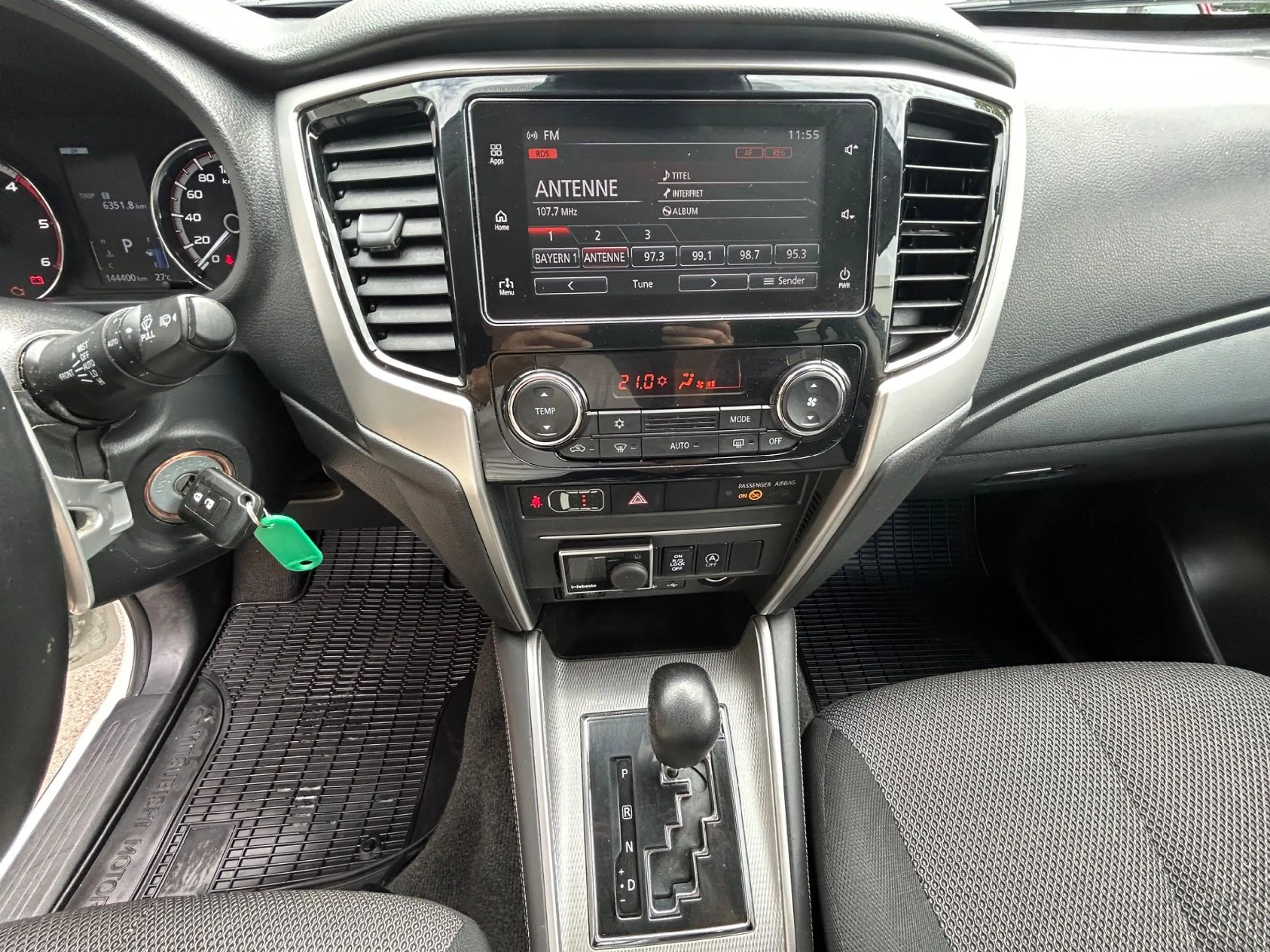 Mitsubishi L200 Plus Doppelkabine 4WD Kamera Standhzg Autom — photo 13
