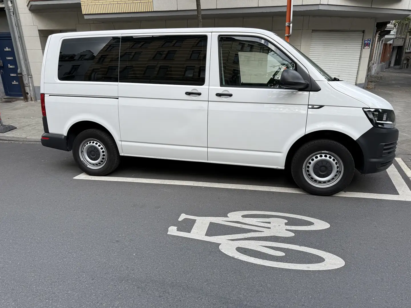 Volkswagen Transporter - 1