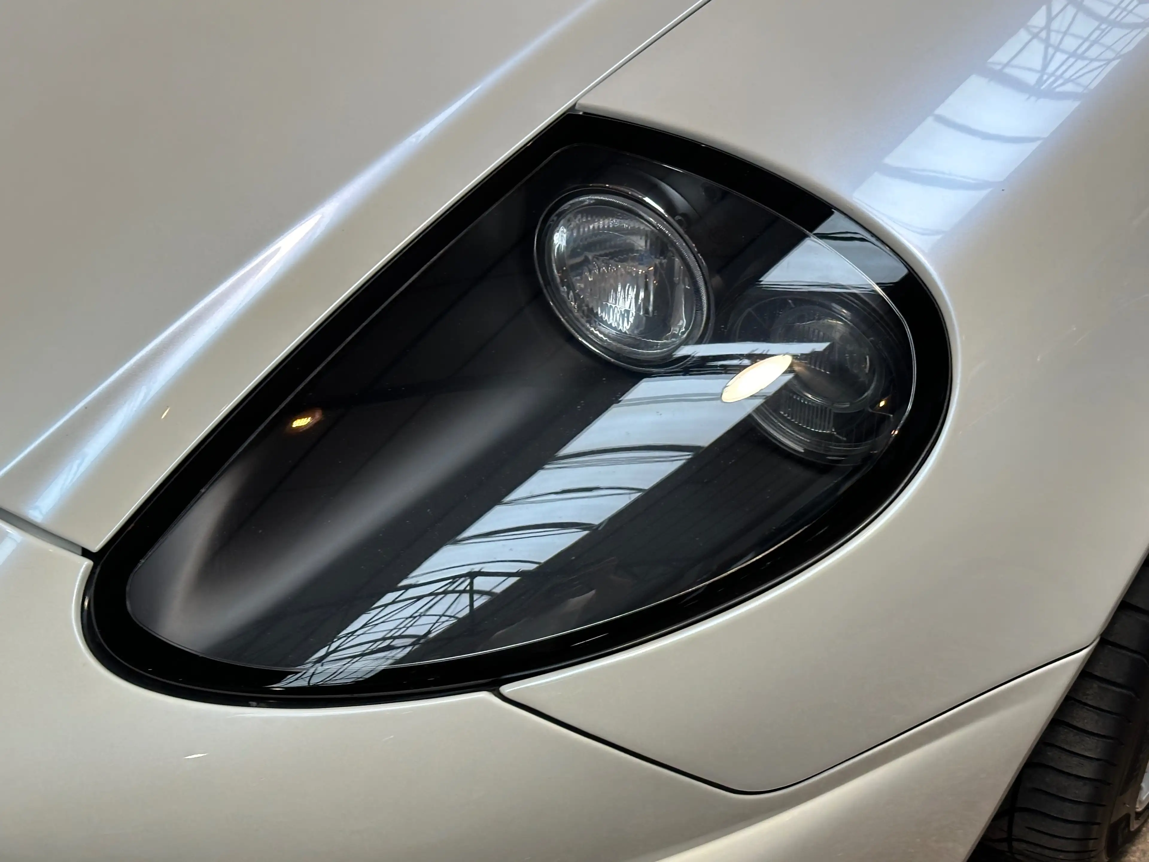 Aston Martin Vanquish S — photo 12