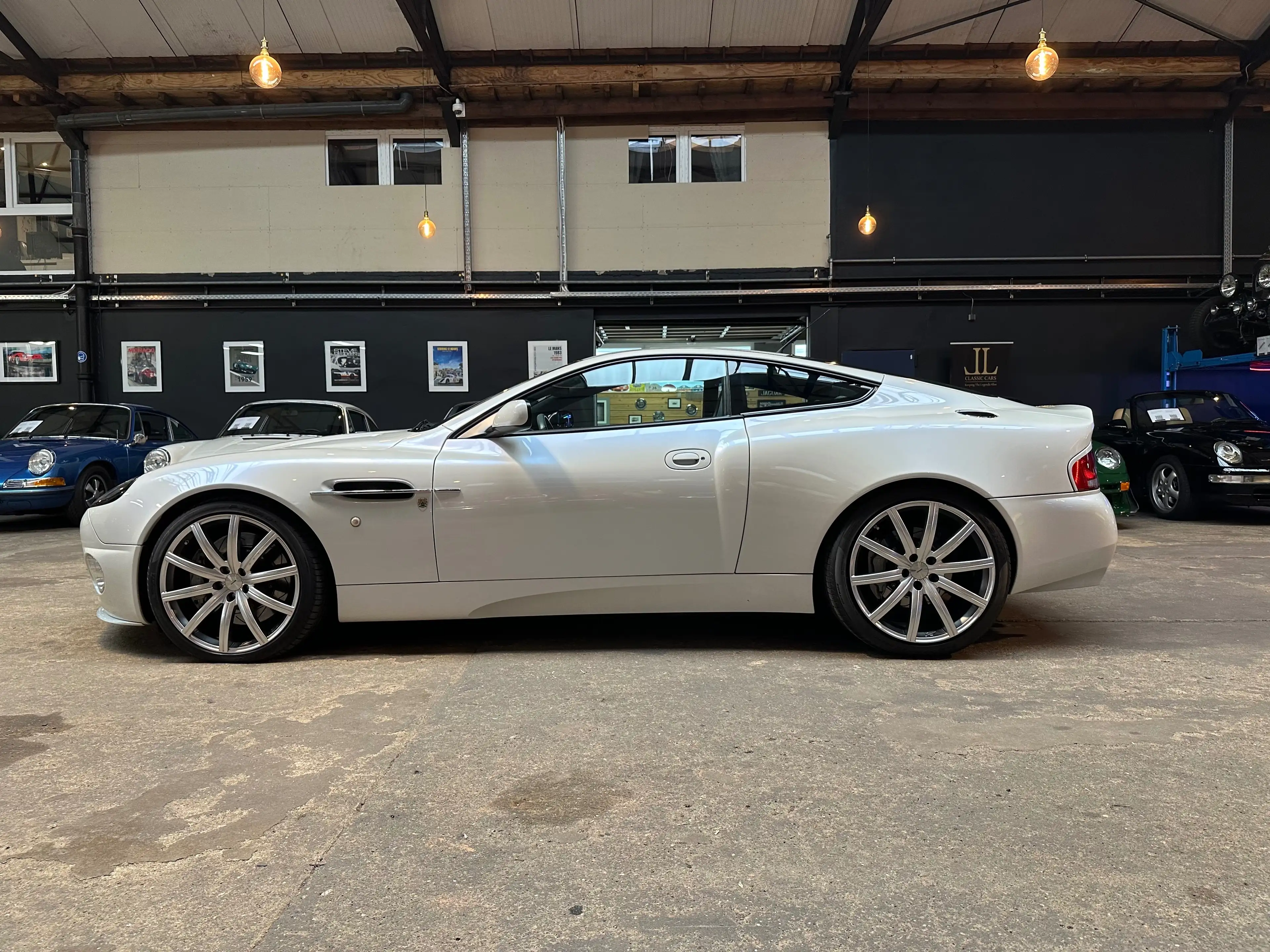 Aston Martin Vanquish S — photo 4