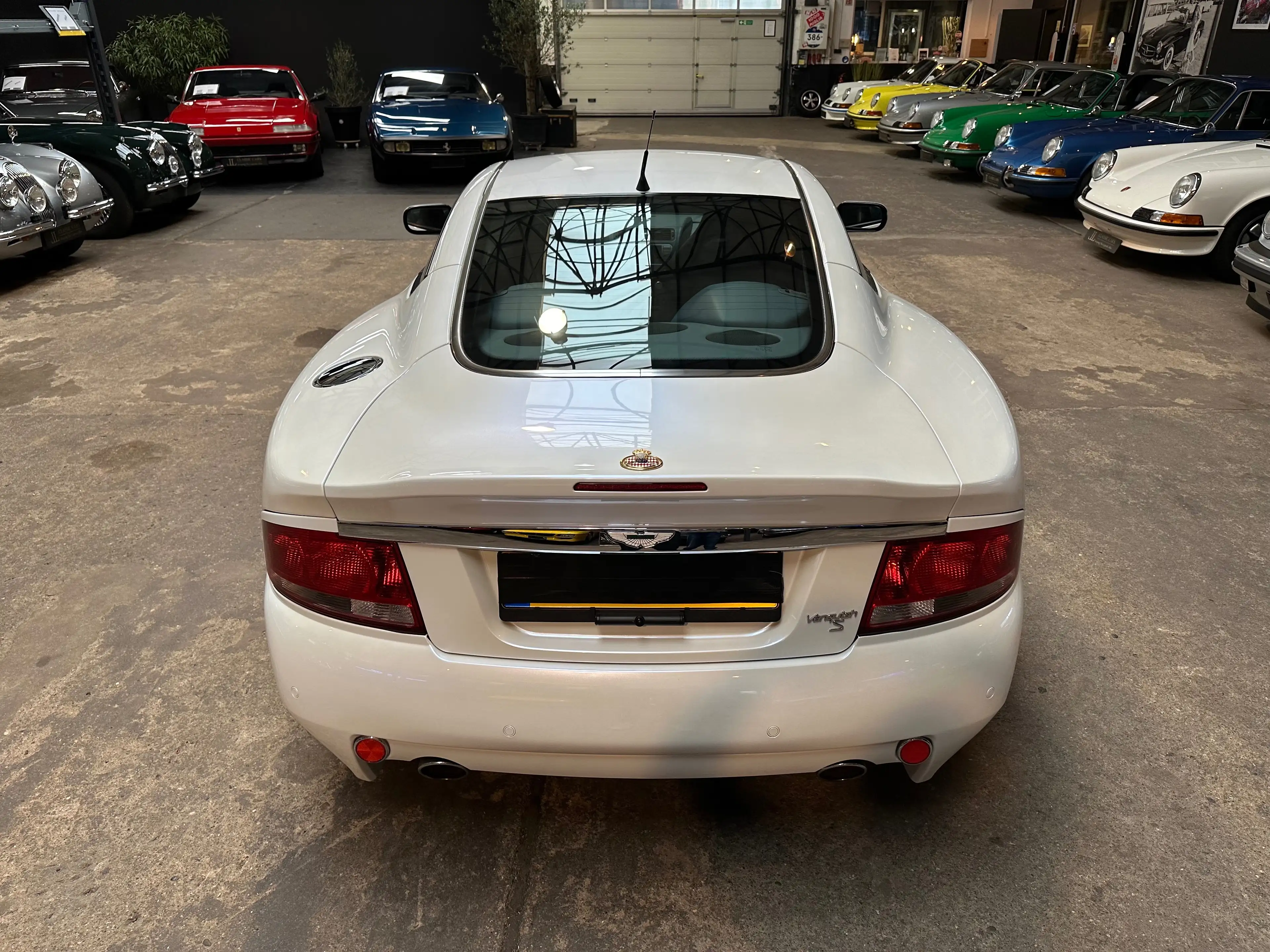 Aston Martin Vanquish S — photo 7