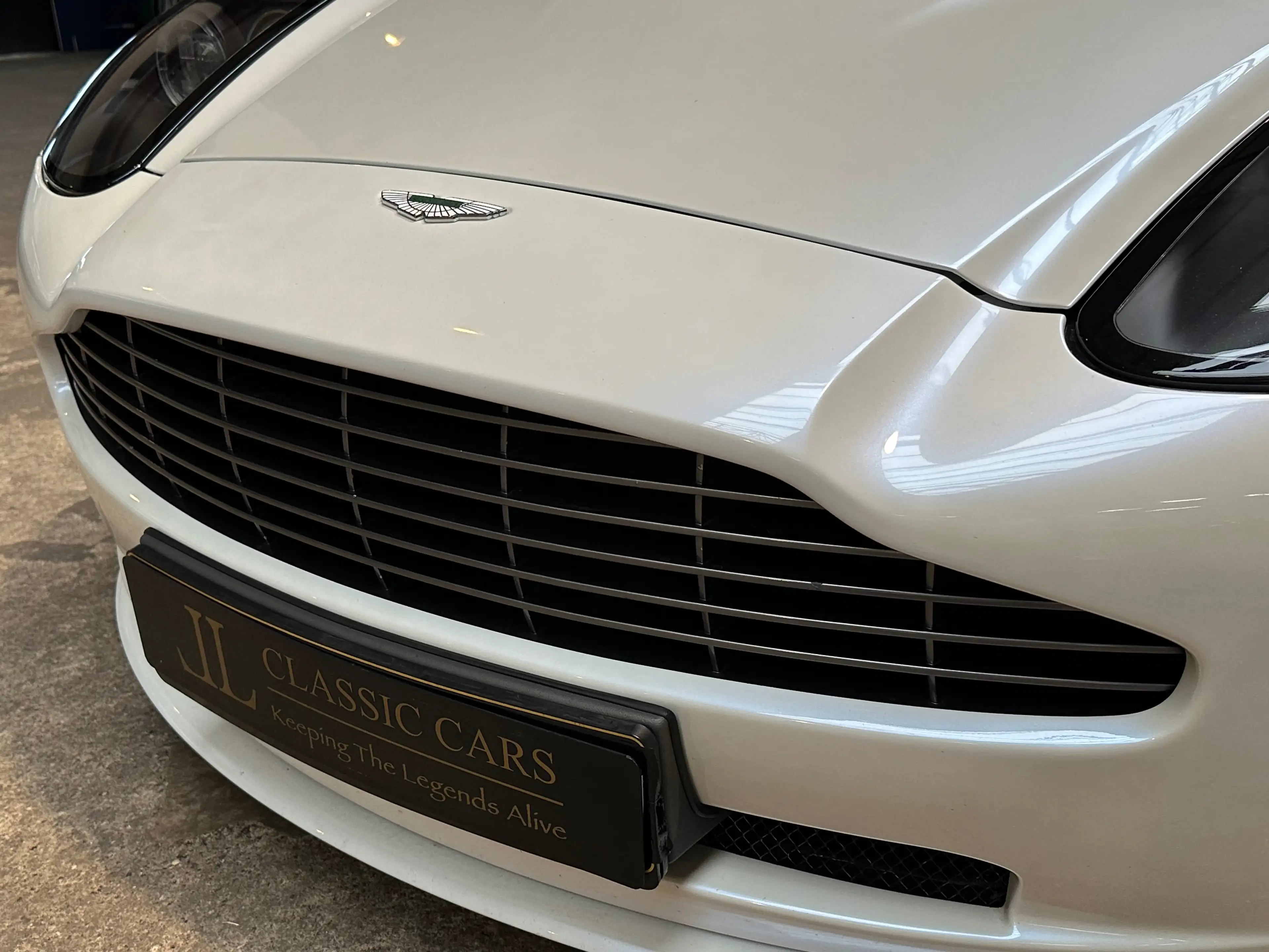 Aston Martin Vanquish S — photo 13