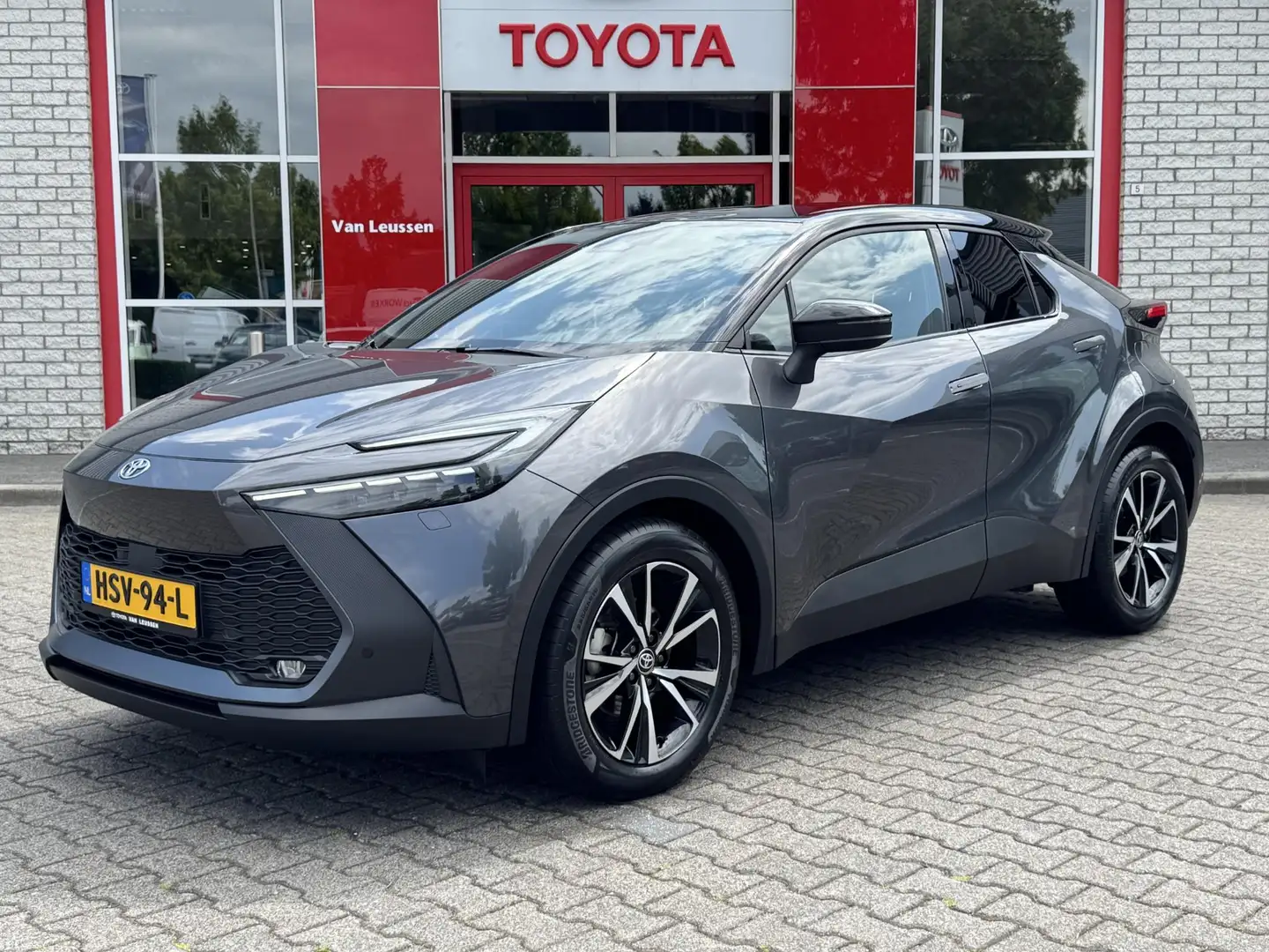 Toyota C-HR HYBRID 140 FIRST EDITION STOEL/STUURVERW PARK-SENS Grijs - 1