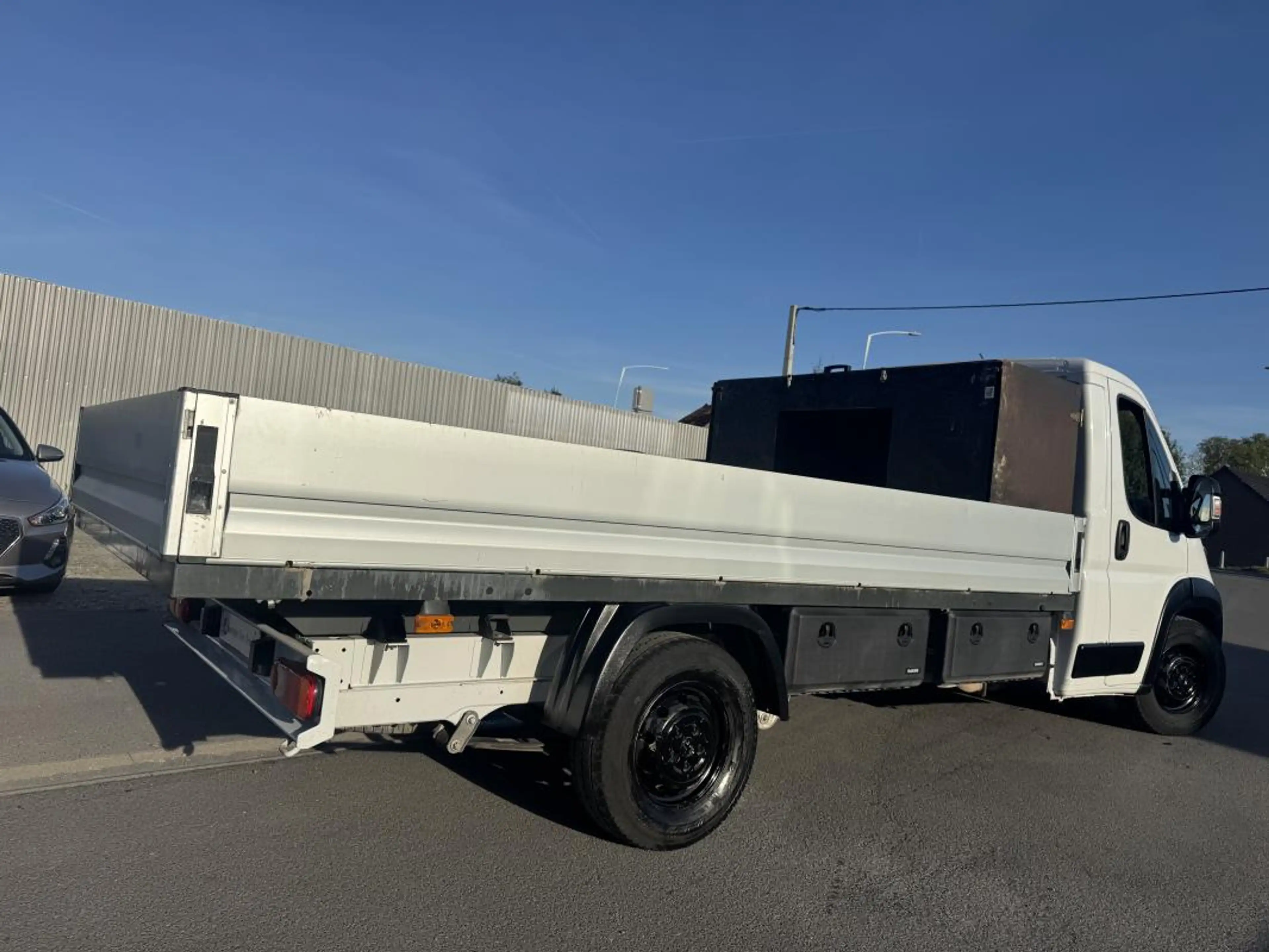Peugeot Boxer 4,30m Camion Plateau Plate-Forme 2.2BlueHDI 165ch 16520€HT TVA RÉCUP GPS CLIM GAR 12M — photo 3