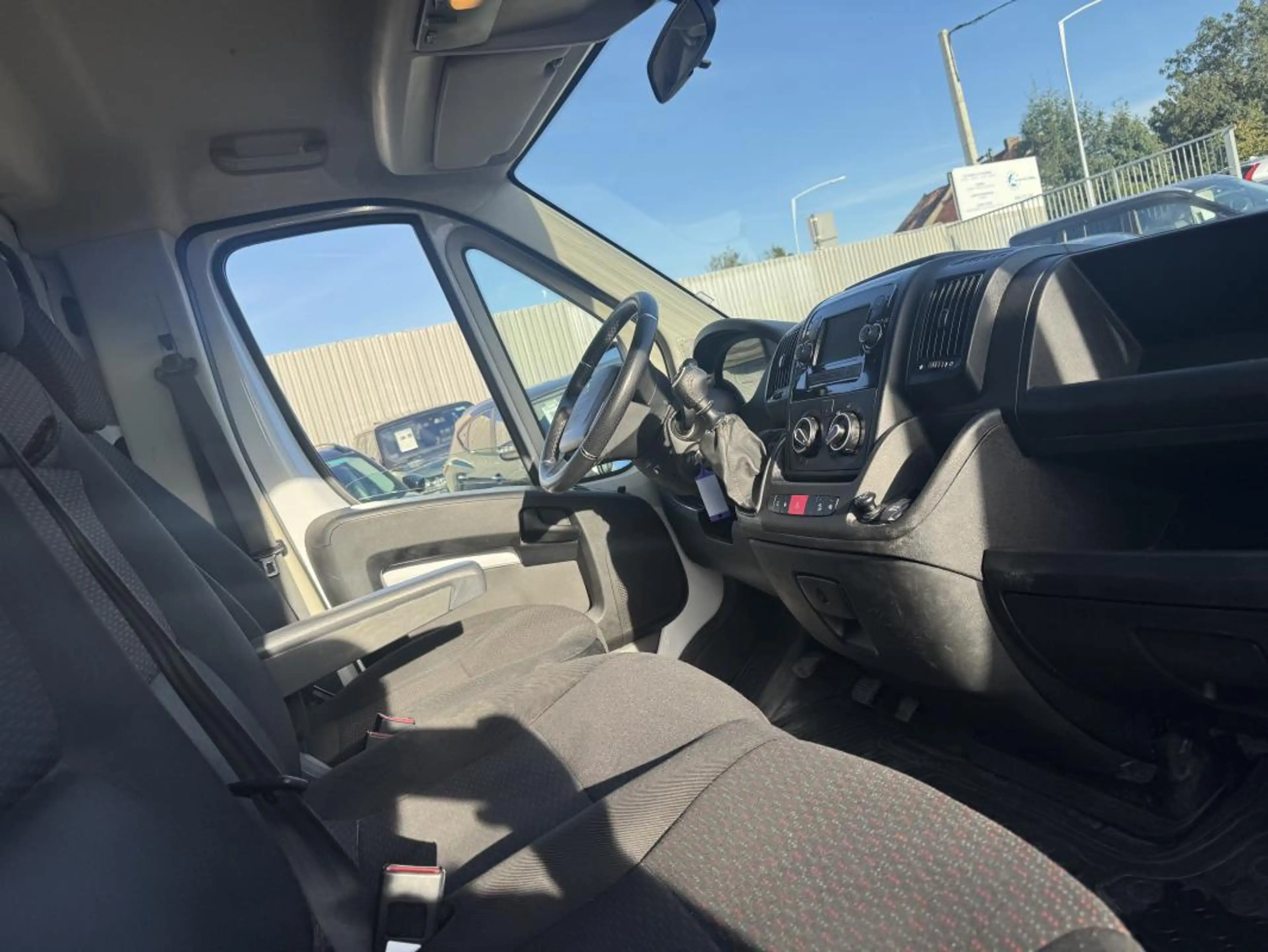 Peugeot Boxer 4,30m Camion Plateau Plate-Forme 2.2BlueHDI 165ch 16520€HT TVA RÉCUP GPS CLIM GAR 12M — photo 7