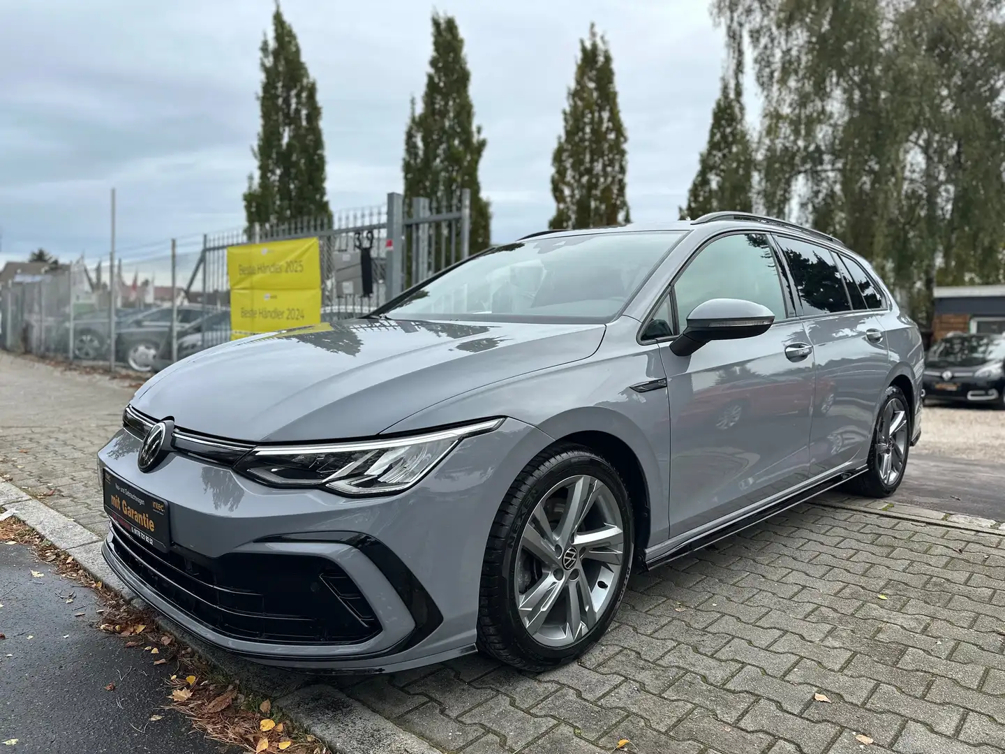 Volkswagen Golf Variant R-Line,48.TKM,17.ZOLL,LED,VW GARANTIE,ALCANTARA !! Grau - 1