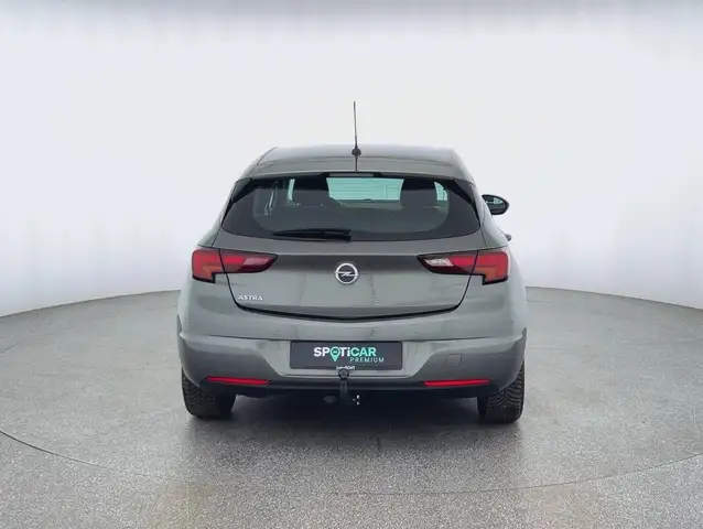 Opel Astra view 4