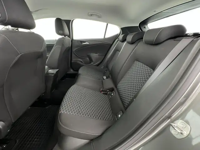 Opel Astra view 9