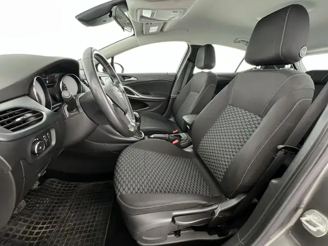 Opel Astra view 8