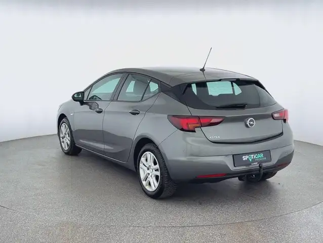 Opel Astra view 5
