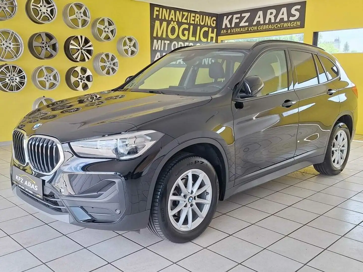 BMW X1 sDrive16d 1.BESITZ, PICKERL 05.2027, RFK Schwarz - 1