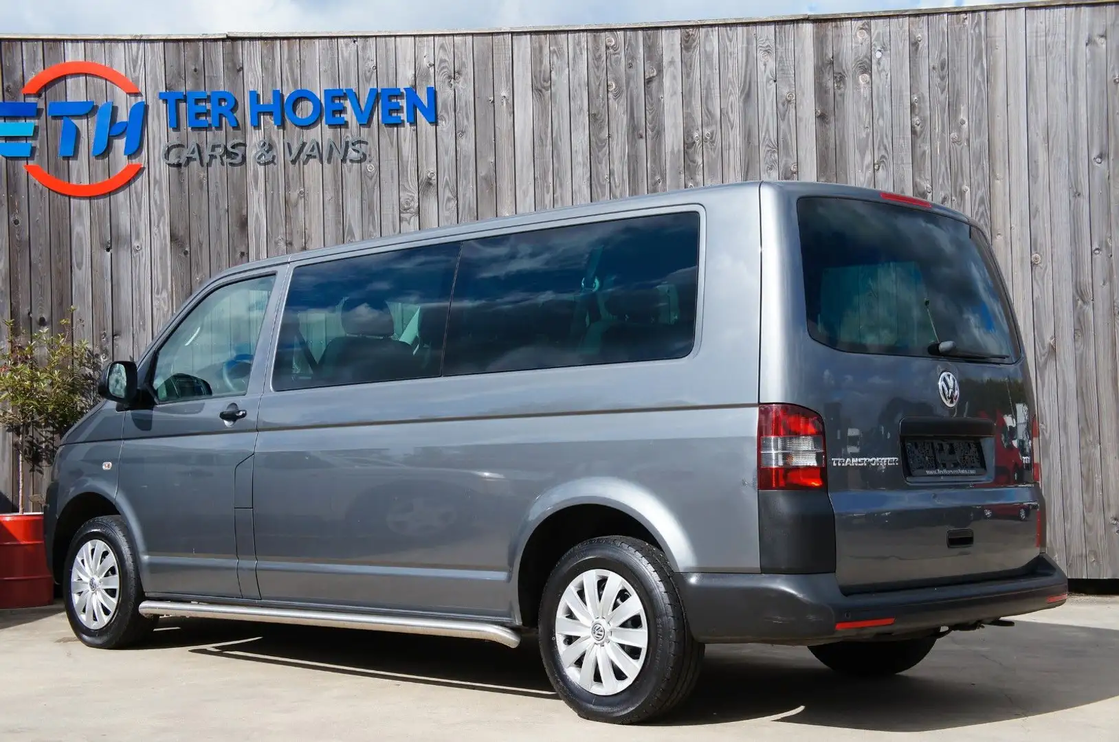 Volkswagen T5 Transporter 2.0 TDi 9-Sitzer Automatik 103KW Grau - 2