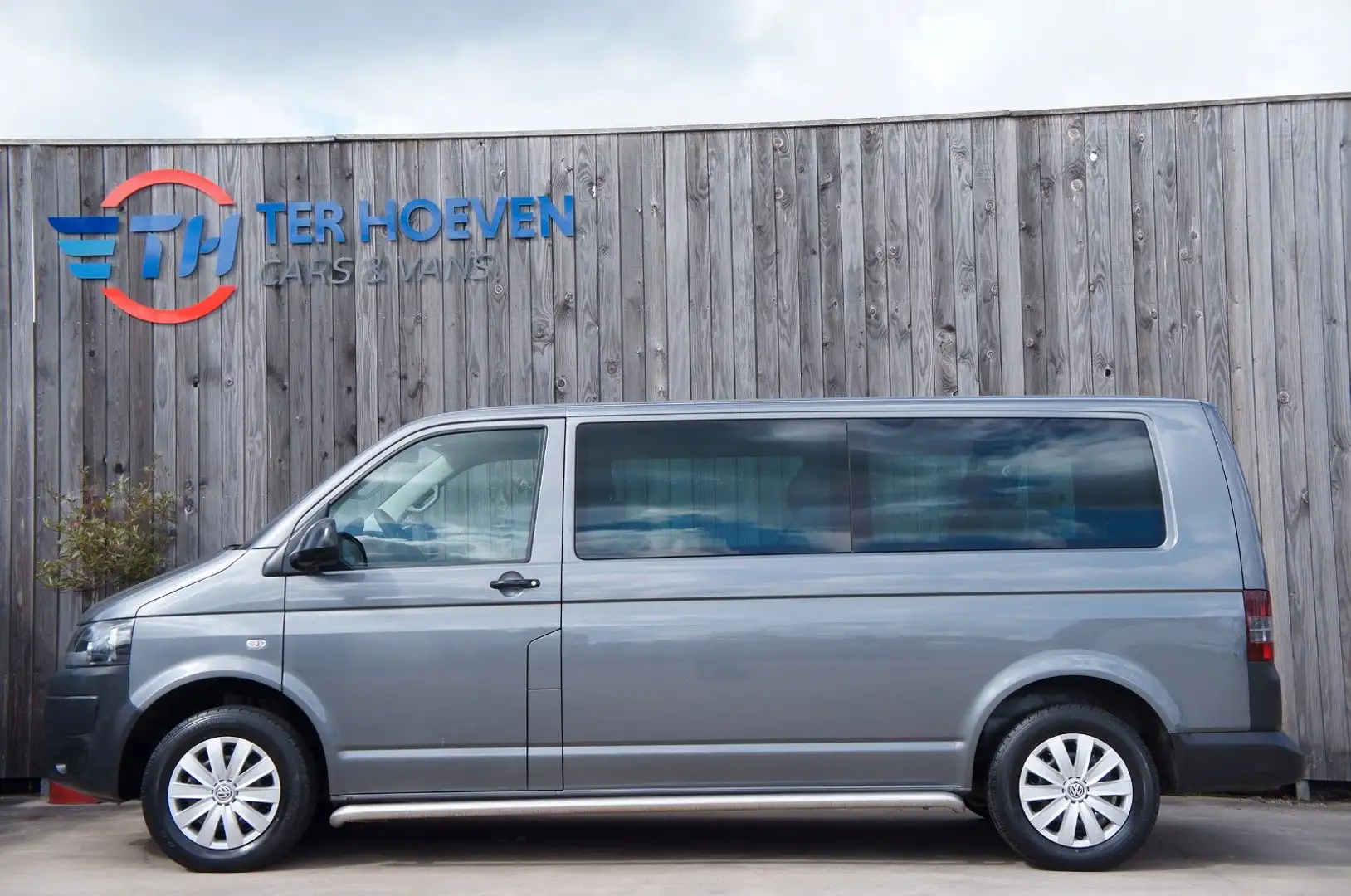 Volkswagen T5 Transporter 2.0 TDi 9-Sitzer Automatik 103KW Grau - 1