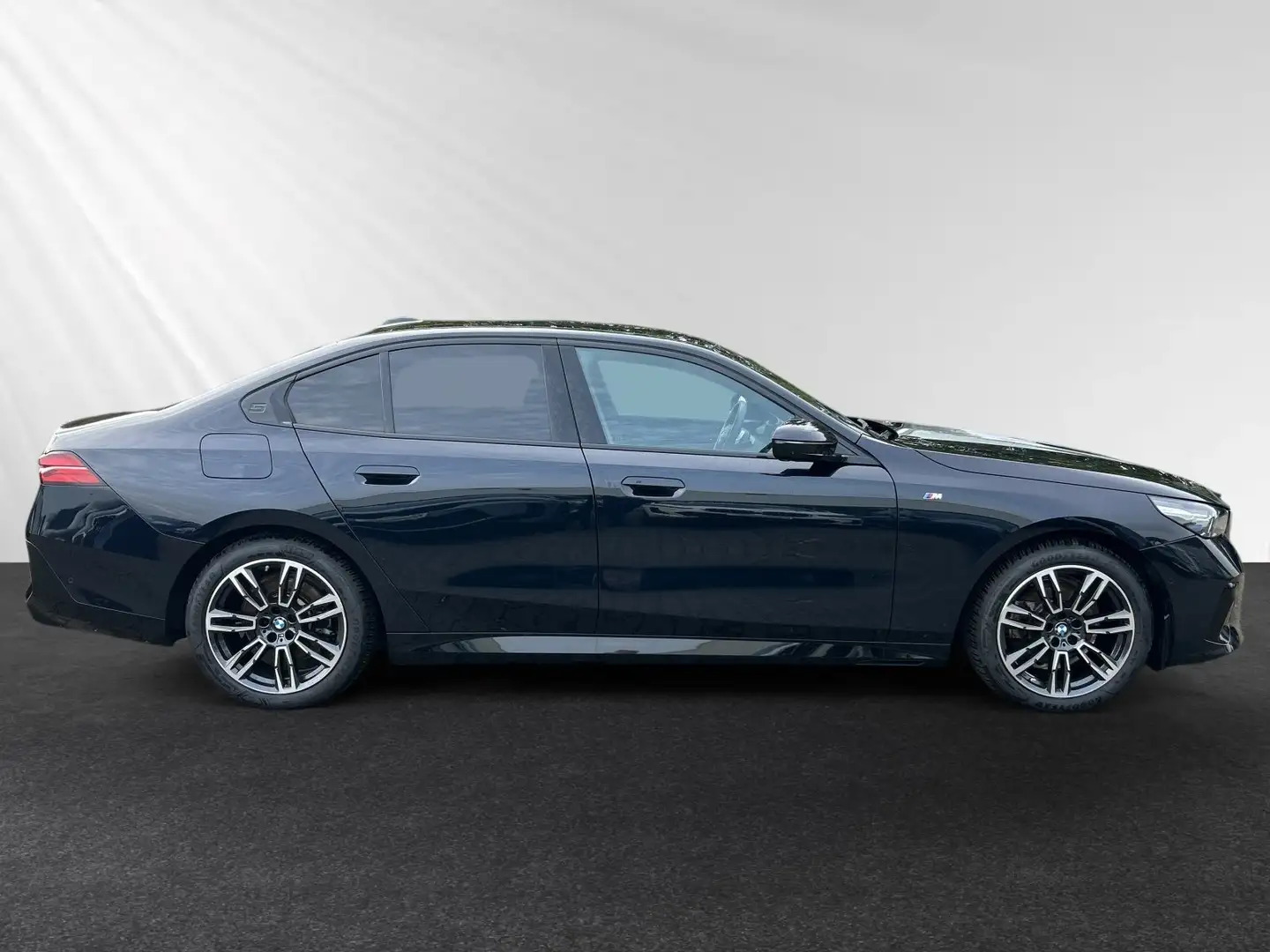 BMW 520 i *€ 1.190 Zubehörbonus*M Sport|Standhzg. Schwarz - 2