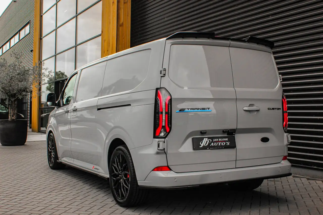 Ford E-Transit 2026 — фото 10