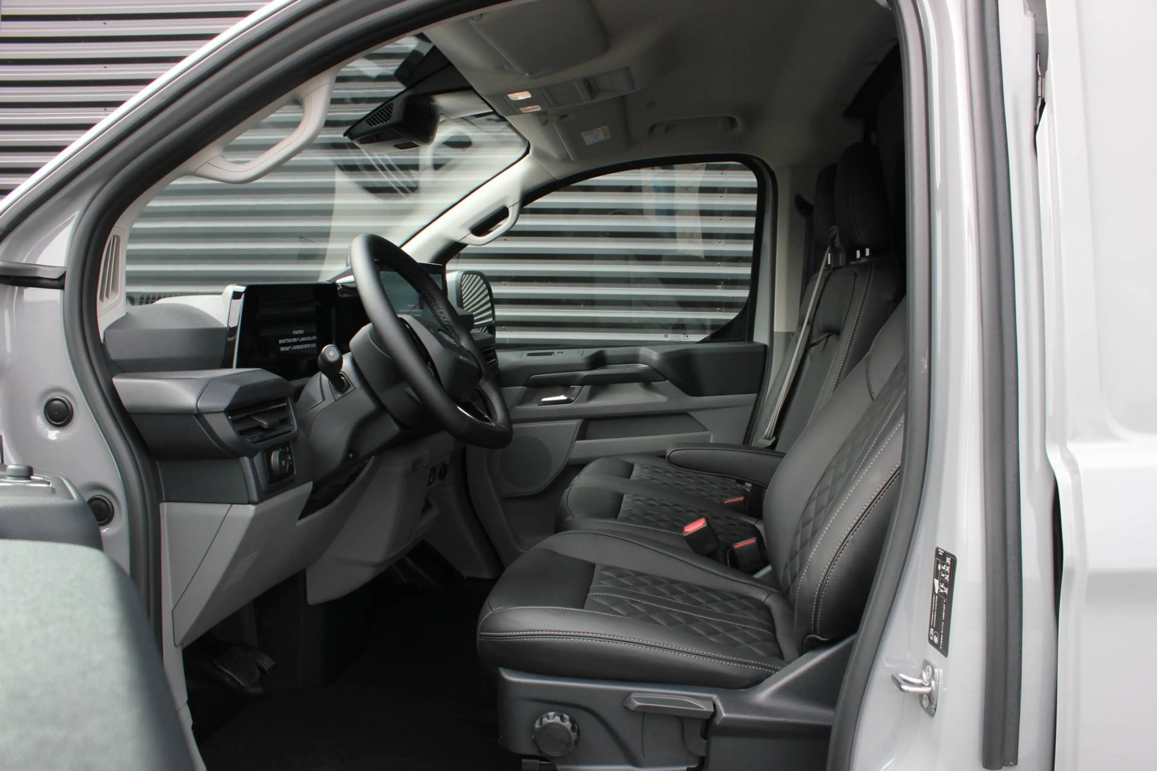 Ford E-Transit Cust. 340 L2H1 Limited 71kWh 218PK / JB- EDITON / — photo 16