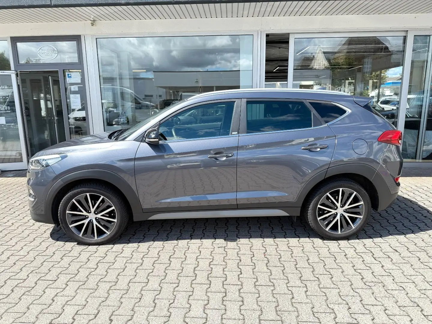 Hyundai TUCSON Passion + *AHK*LED*NAVI*CARPLAY*SITZH* Gris - 2