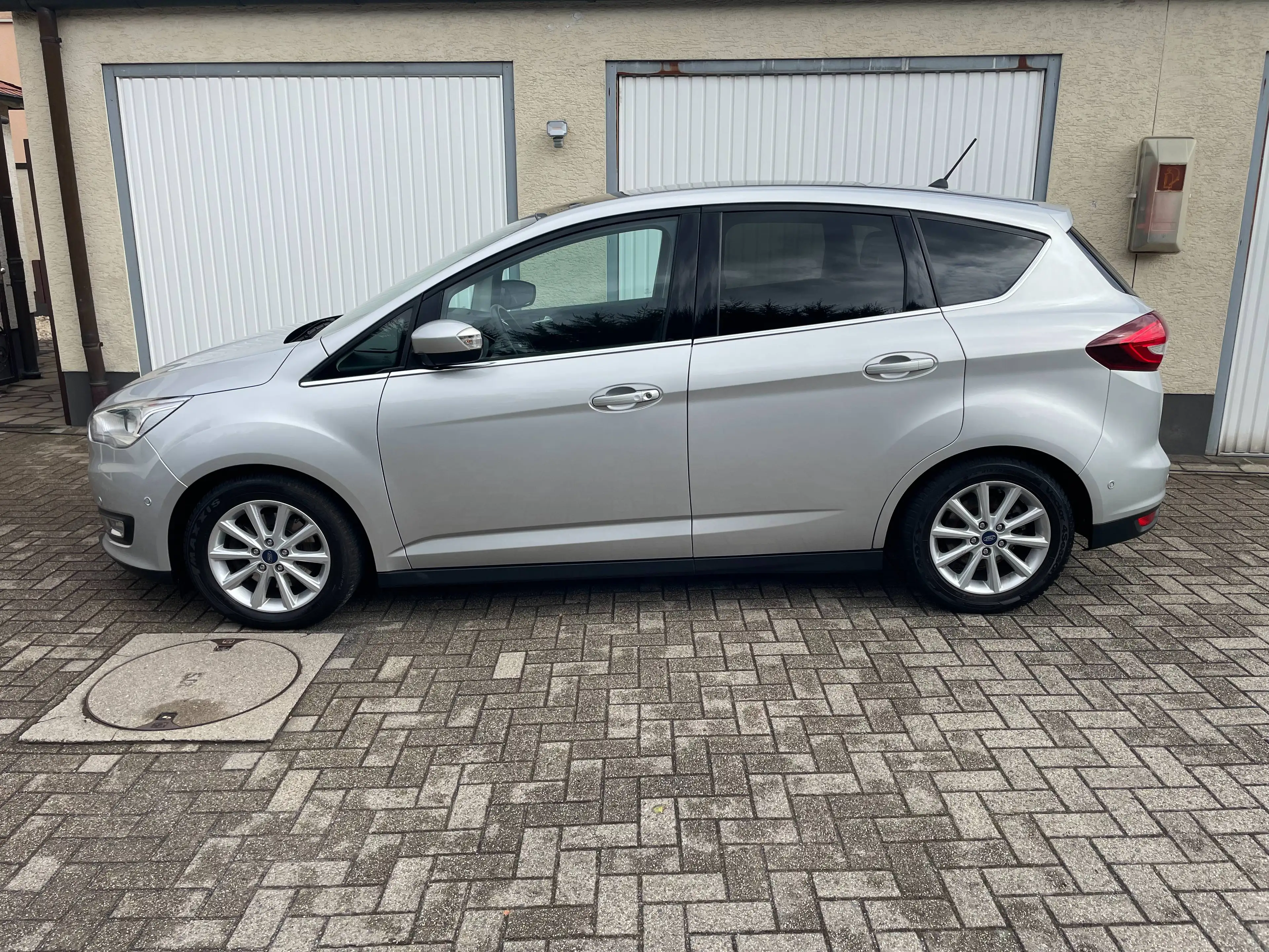 Ford C-Max TITANIUM PANORAMA KEYLESS KAMERA PDC NAVI MEDIA LED TEMPOMAT — photo 3