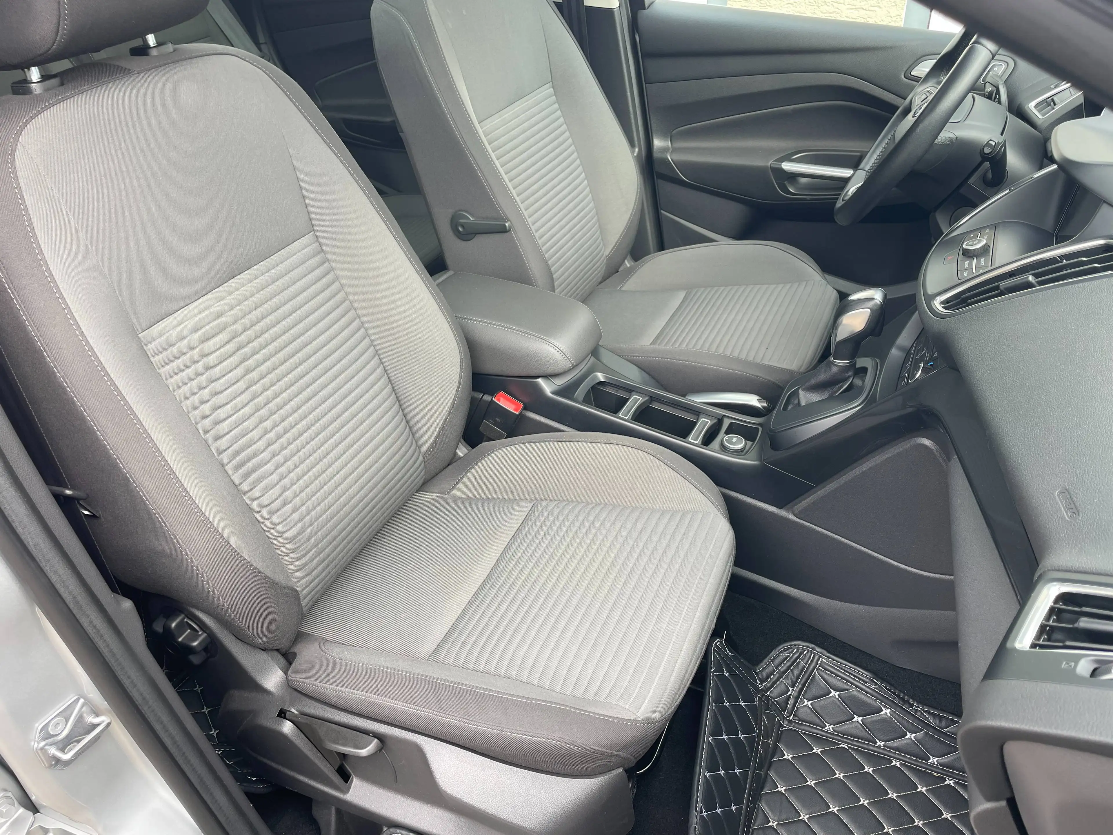 Ford C-Max TITANIUM PANORAMA KEYLESS KAMERA PDC NAVI MEDIA LED TEMPOMAT — photo 13