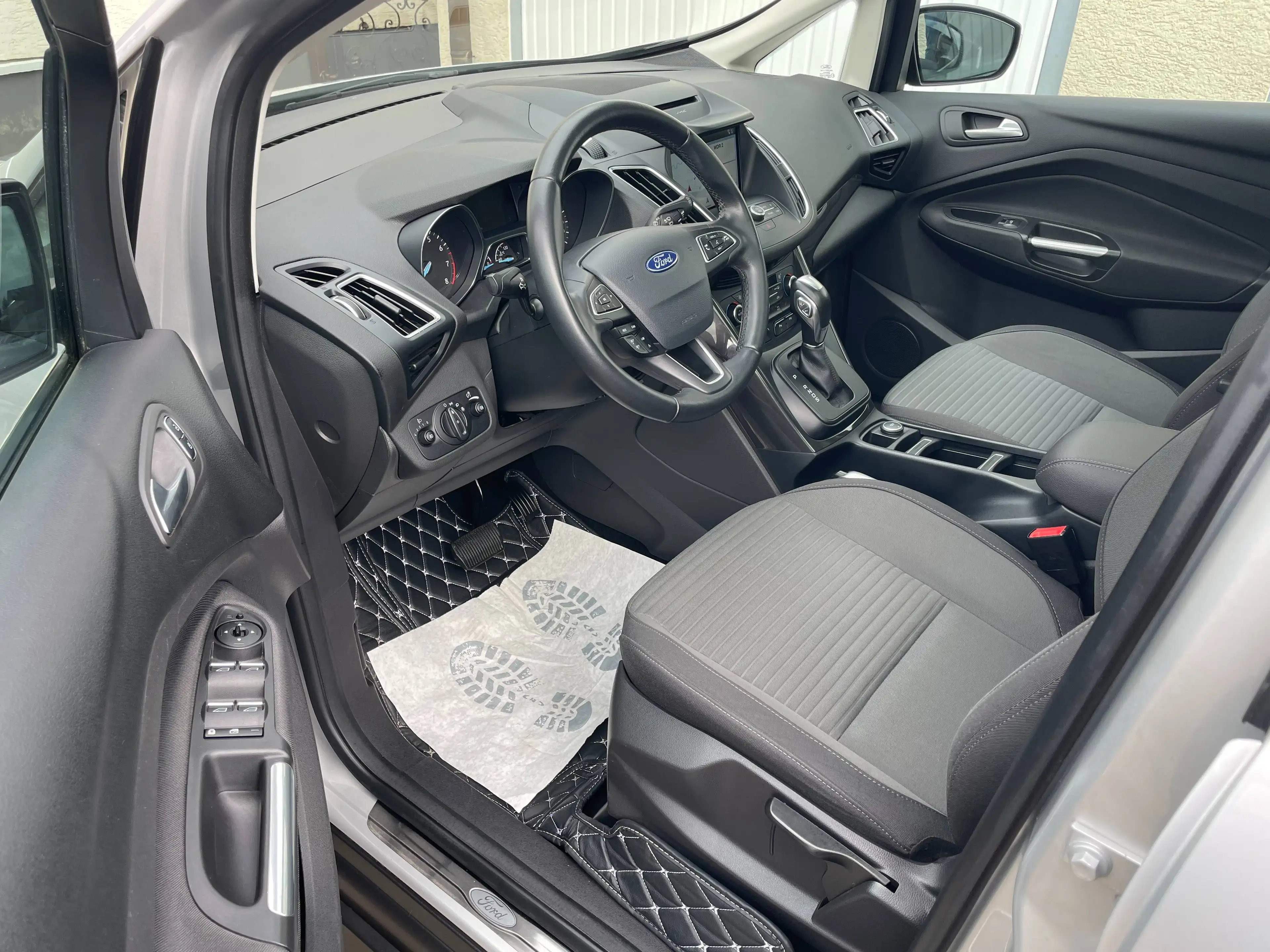 Ford C-Max TITANIUM PANORAMA KEYLESS KAMERA PDC NAVI MEDIA LED TEMPOMAT — photo 10