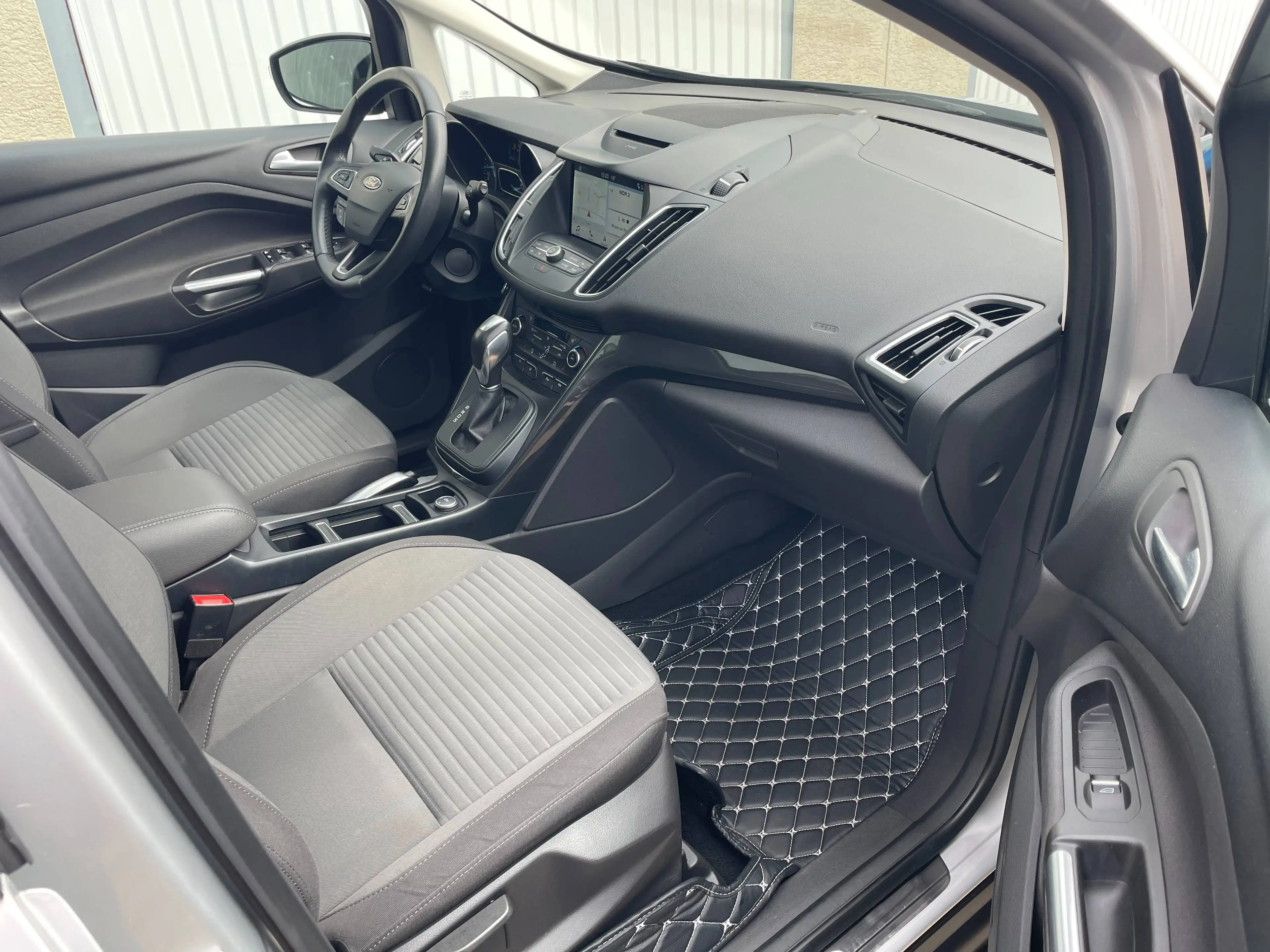Ford C-Max TITANIUM PANORAMA KEYLESS KAMERA PDC NAVI MEDIA LED TEMPOMAT — photo 12