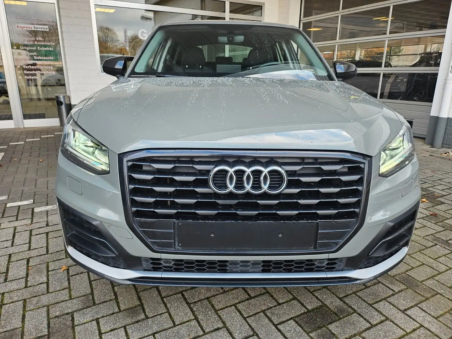Audi Q2 1.4TFSI s-tronic AHK LED Nav Grau - 2
