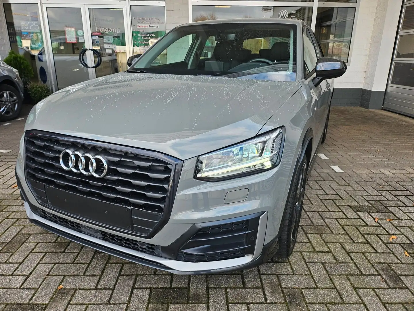 Audi Q2 1.4TFSI s-tronic AHK LED Nav Grau - 1