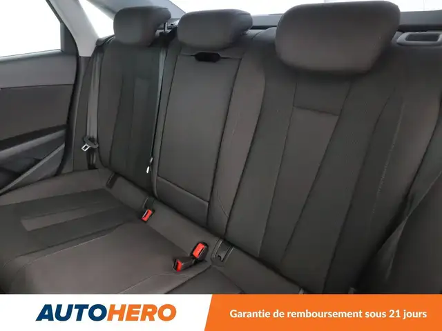 Audi A4 view 14