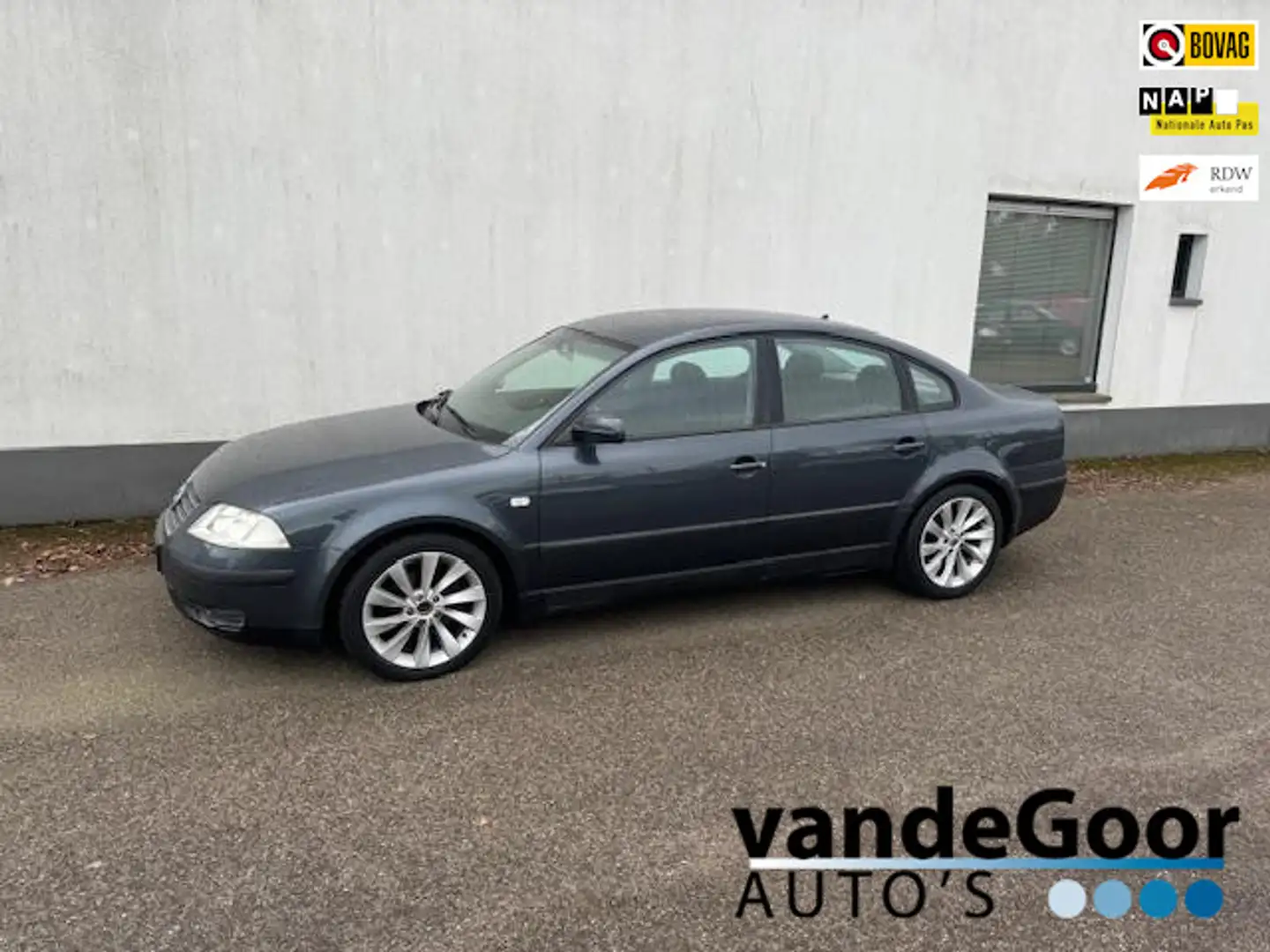 Volkswagen Passat 1.9 TDI, 110 pk, 199000 km, nette auto met een nie Blauw - 1