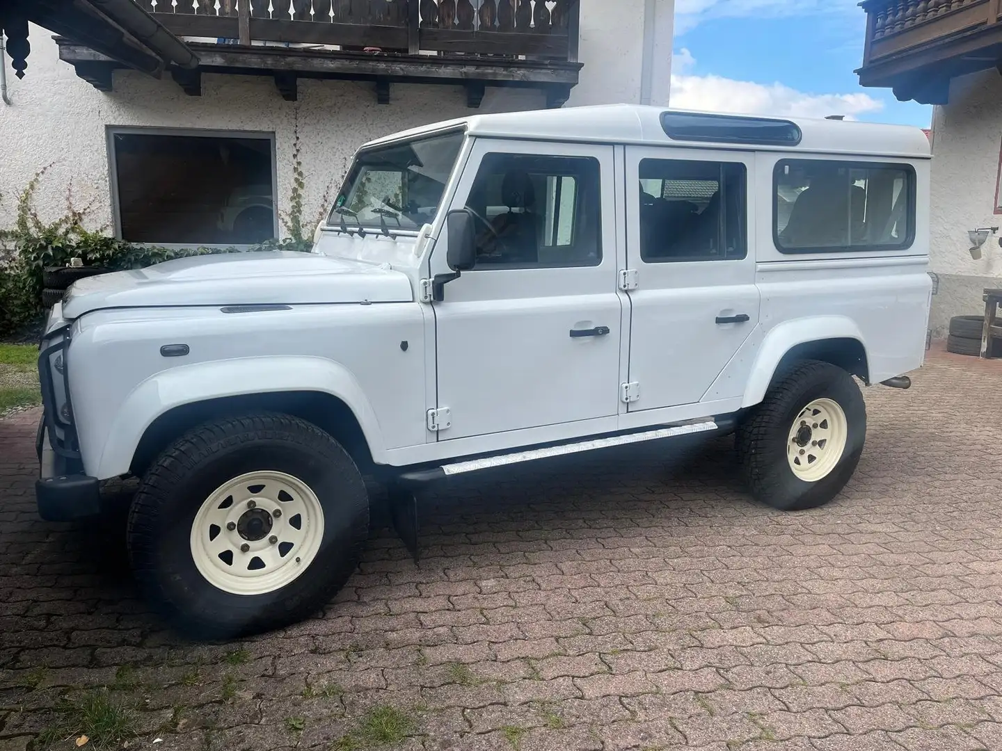 Land Rover Defender Defender 110 2.2 td SE SW - 7 posti/gancio traino Blanc - 1