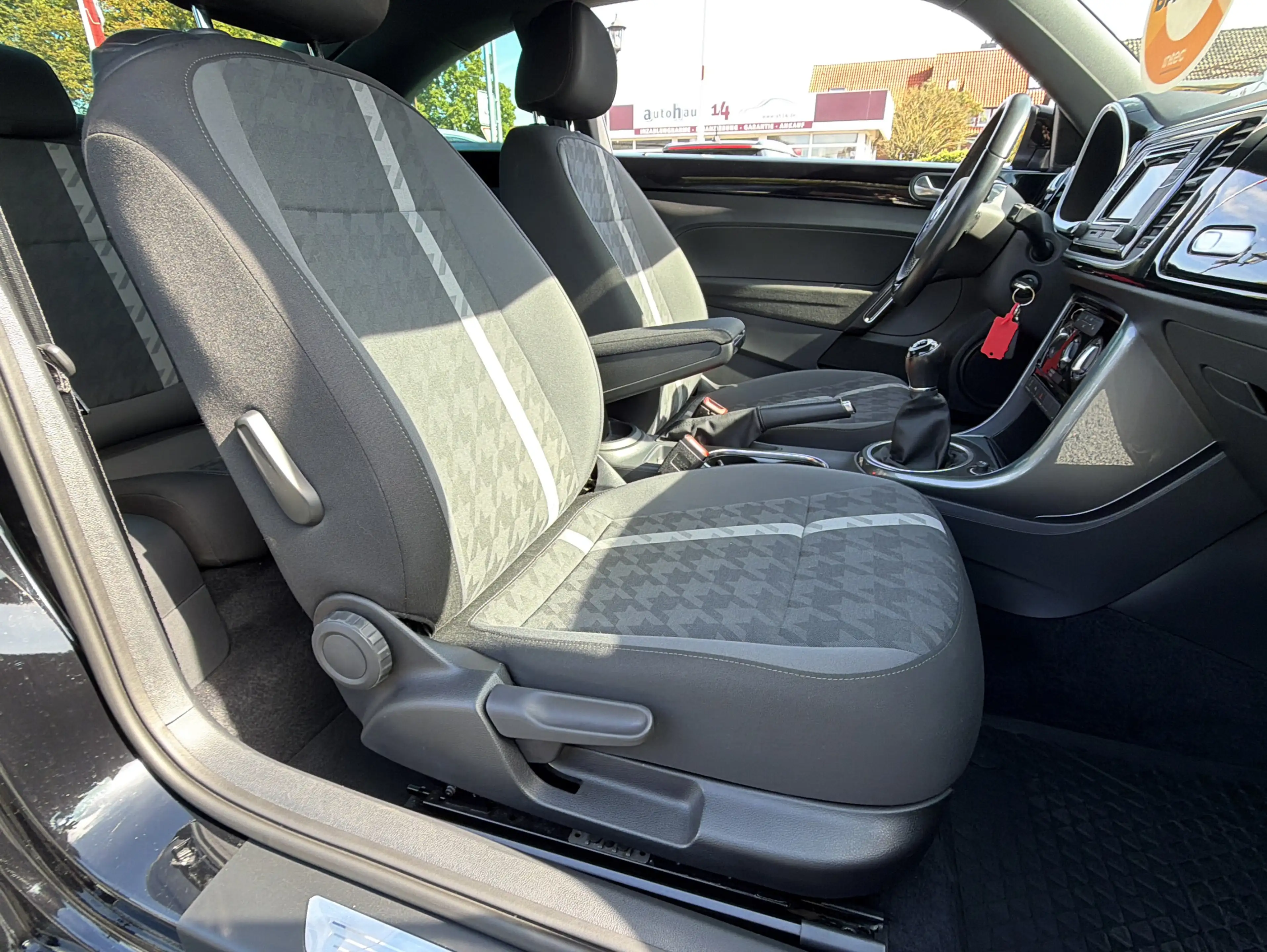 Volkswagen Beetle Design Sitzh Klima Tempomat Original KM — photo 12