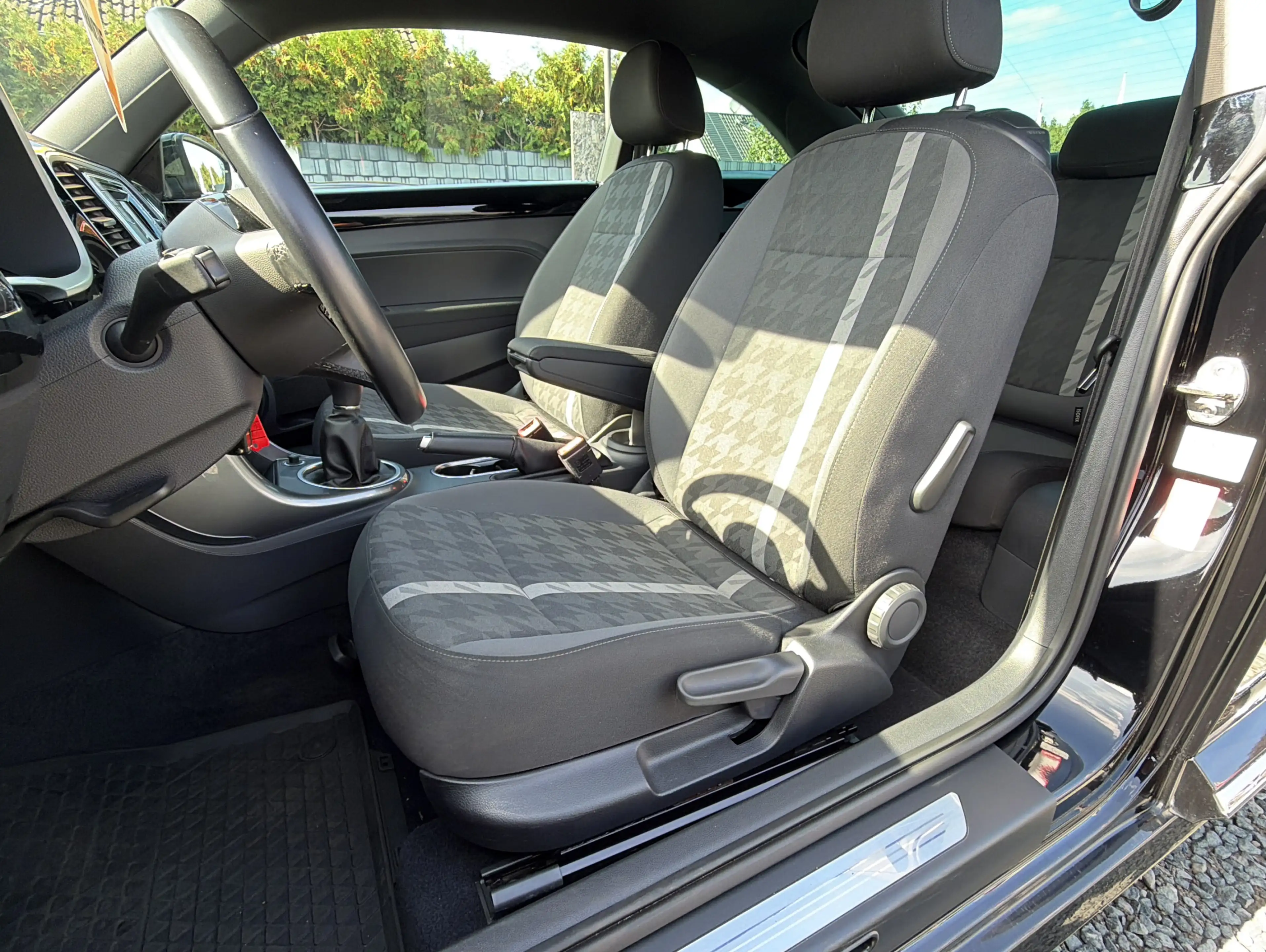 Volkswagen Beetle Design Sitzh Klima Tempomat Original KM — photo 11