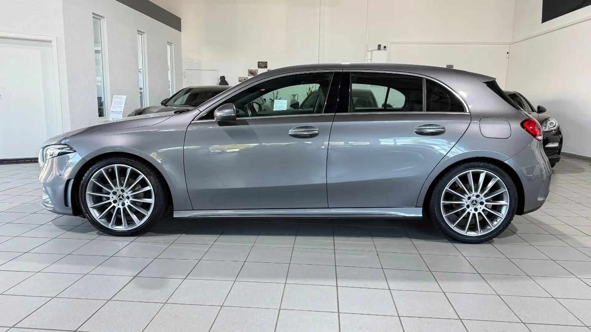 Mercedes-Benz A 180 AMG PARK-ASS SPUR CARPLAY GRA LED 19" Gris - 2