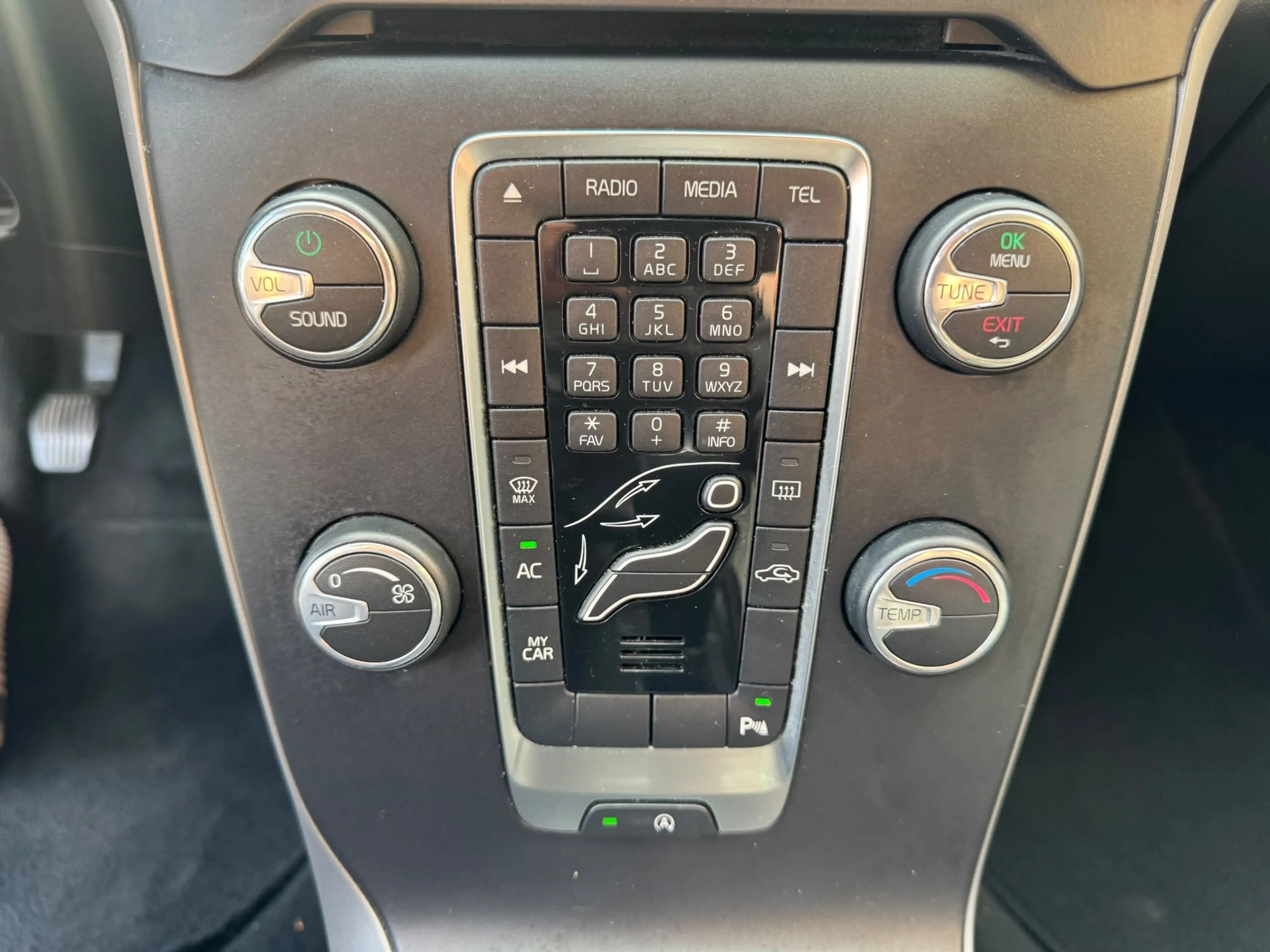 Volvo V40 / 1ere PROPRIÉTÉ / — photo 11