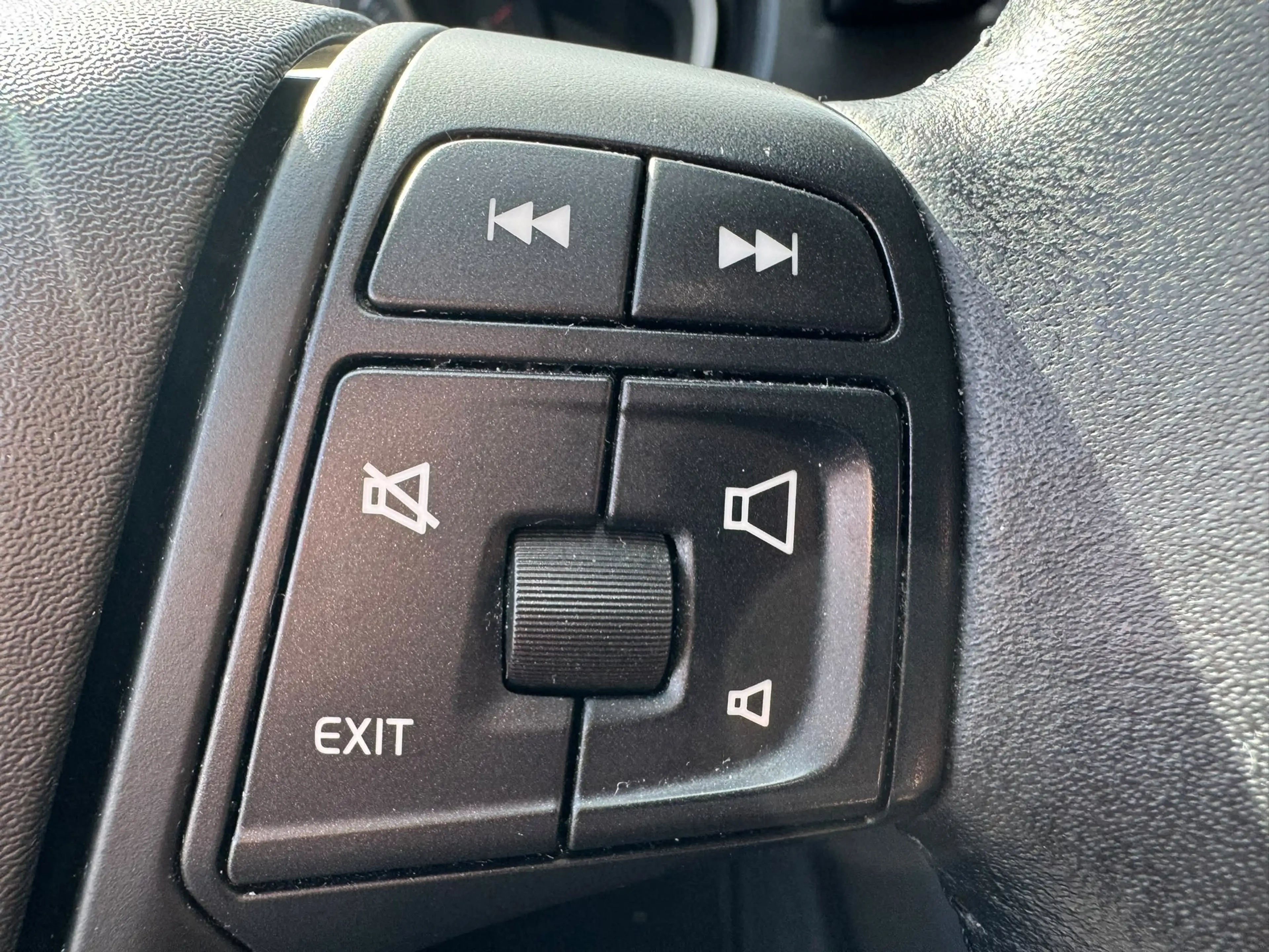 Volvo V40 / 1ere PROPRIÉTÉ / — photo 12