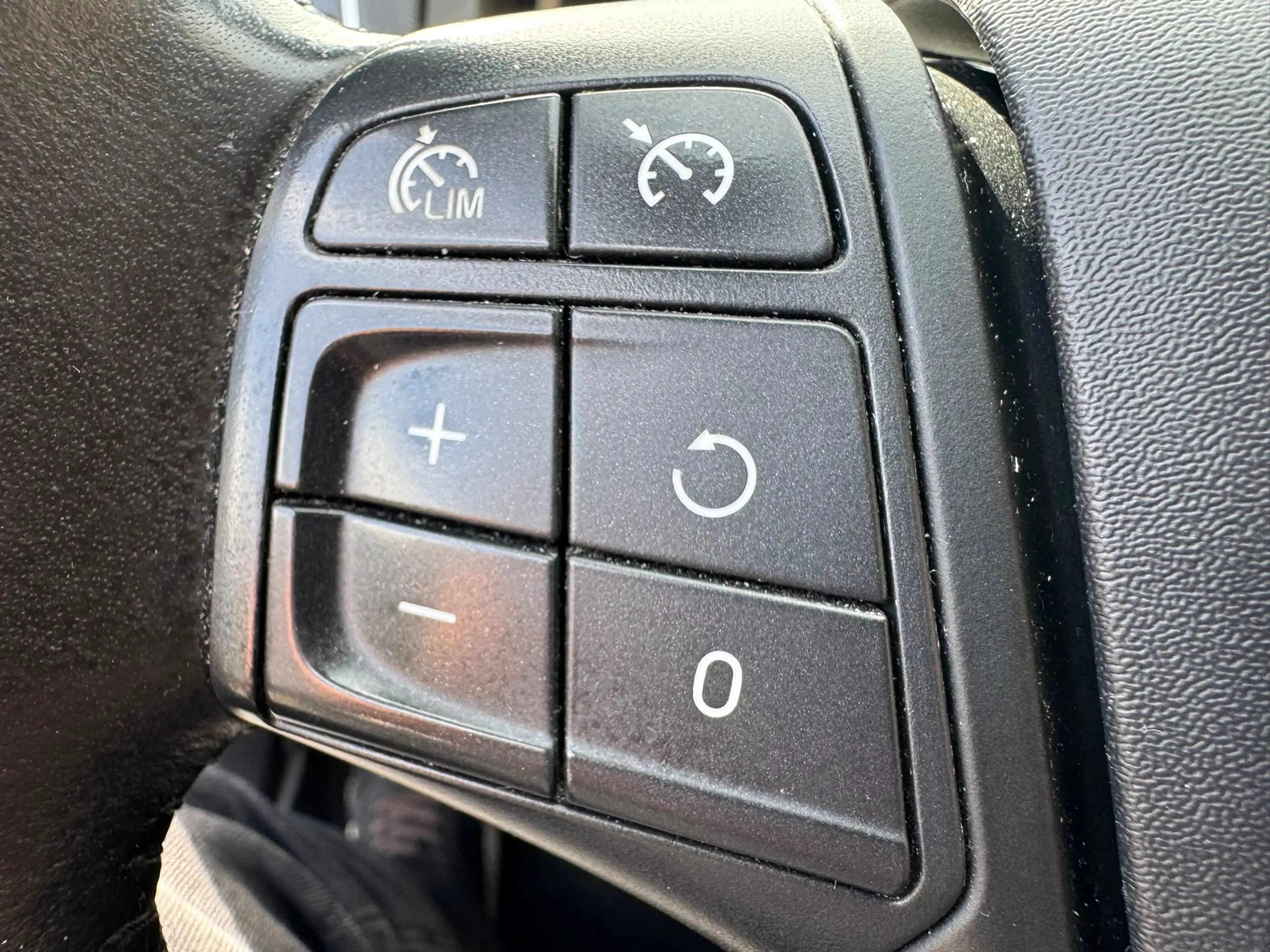 Volvo V40 / 1ere PROPRIÉTÉ / — photo 14