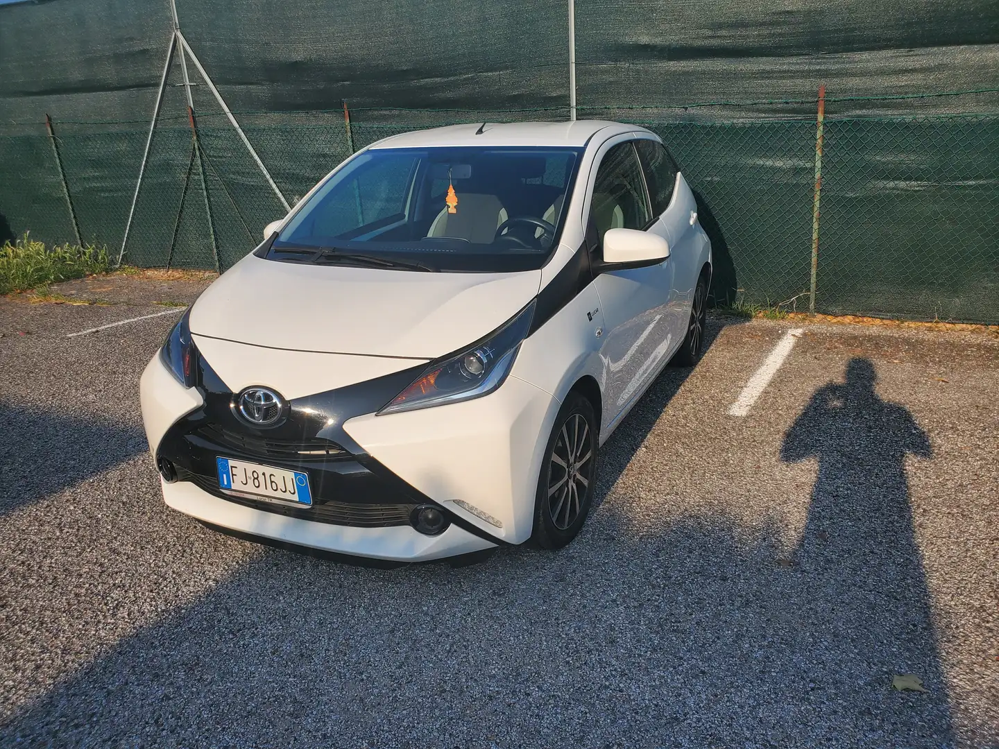 Toyota Aygo Aygo II 5p 1.0 x-play Automatica/NEOPATENTATI Bianco - 1